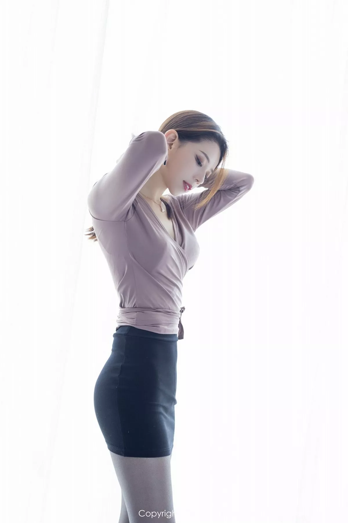 秀人集.com_[XiuRen秀人网]No.2818_嫩模言沫都市丽人OL风主题床上半脱露性感内衣黑丝裤袜诱惑写真51P