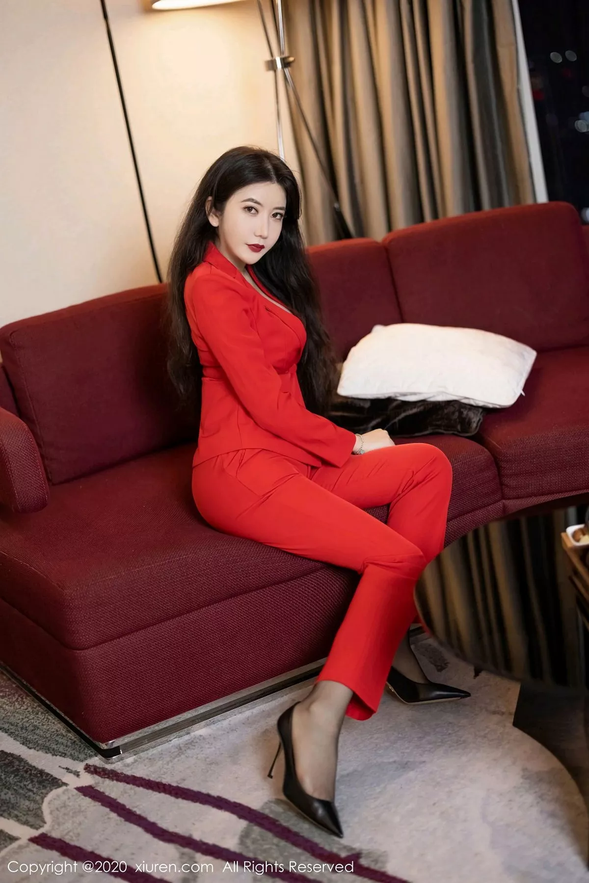 秀人集.com_[XiuRen秀人网]No.2828_女神心妍小公主脱猩红飒爽西装露性感红色内衣秀丰满身材诱惑写真30P