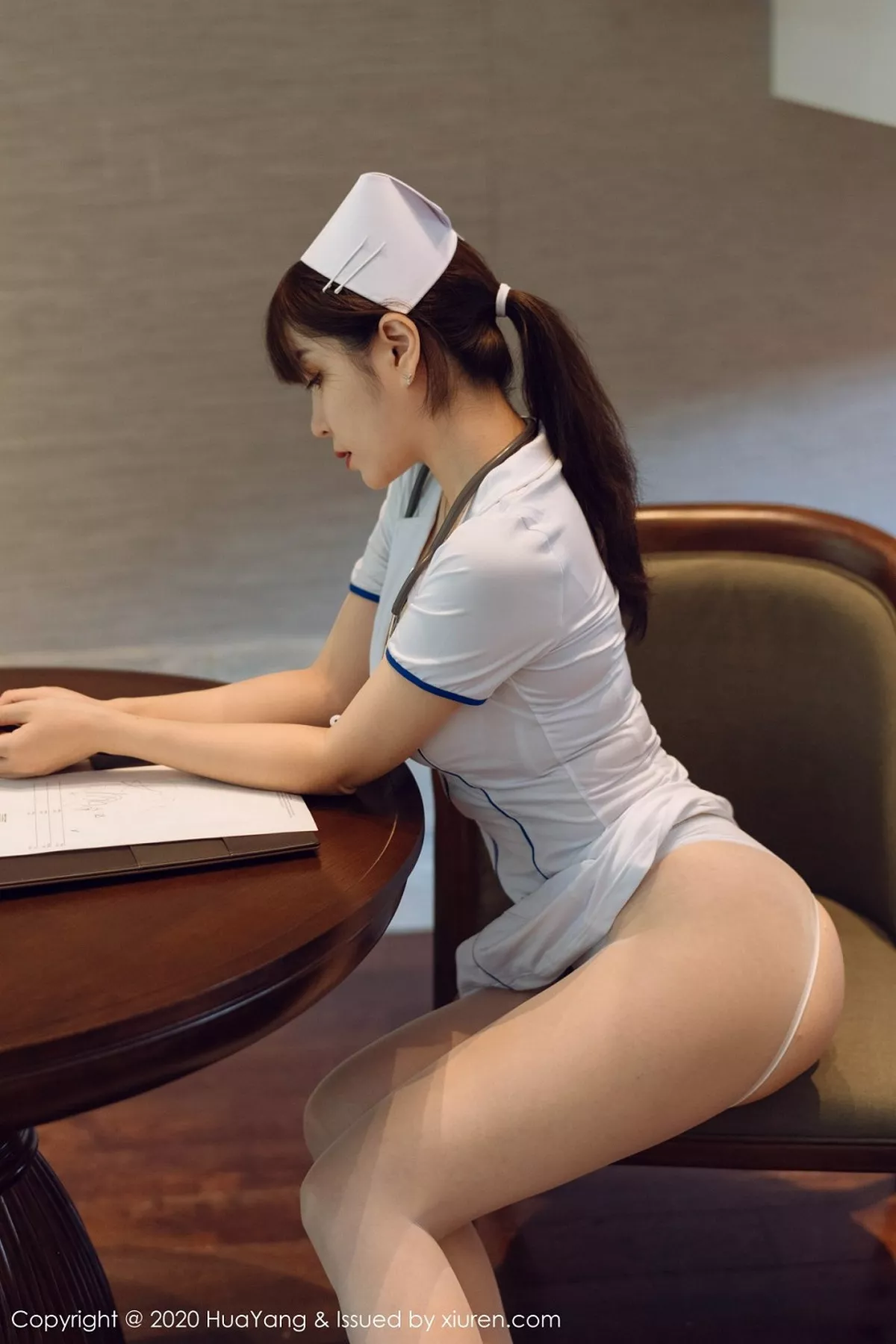 秀人集.com_[HuaYang花漾]Vol.330_女神王雨纯西双版纳旅拍性感护士装配开档肉丝裤袜撩人诱惑写真102P