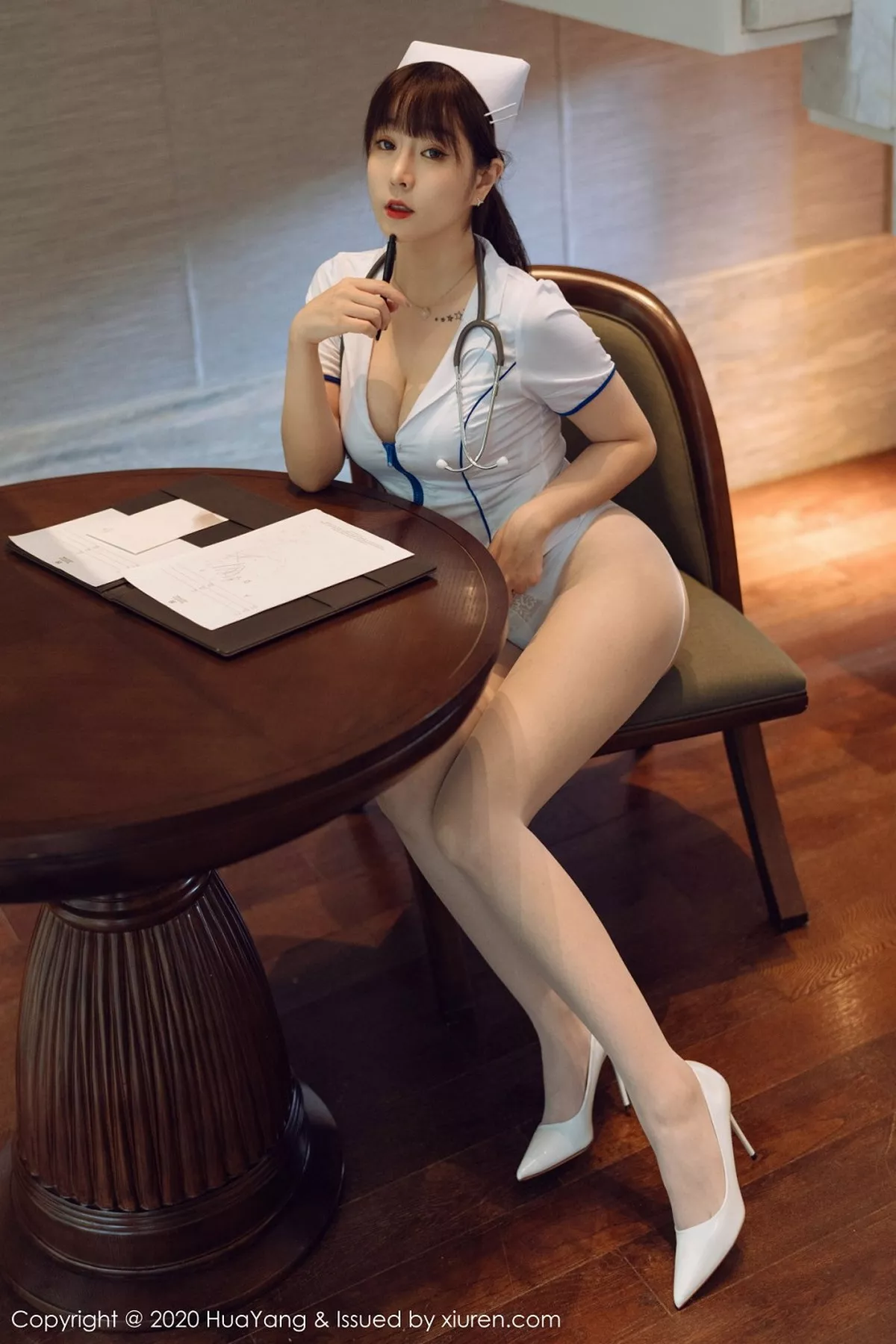 秀人集.com_[HuaYang花漾]Vol.330_女神王雨纯西双版纳旅拍性感护士装配开档肉丝裤袜撩人诱惑写真102P