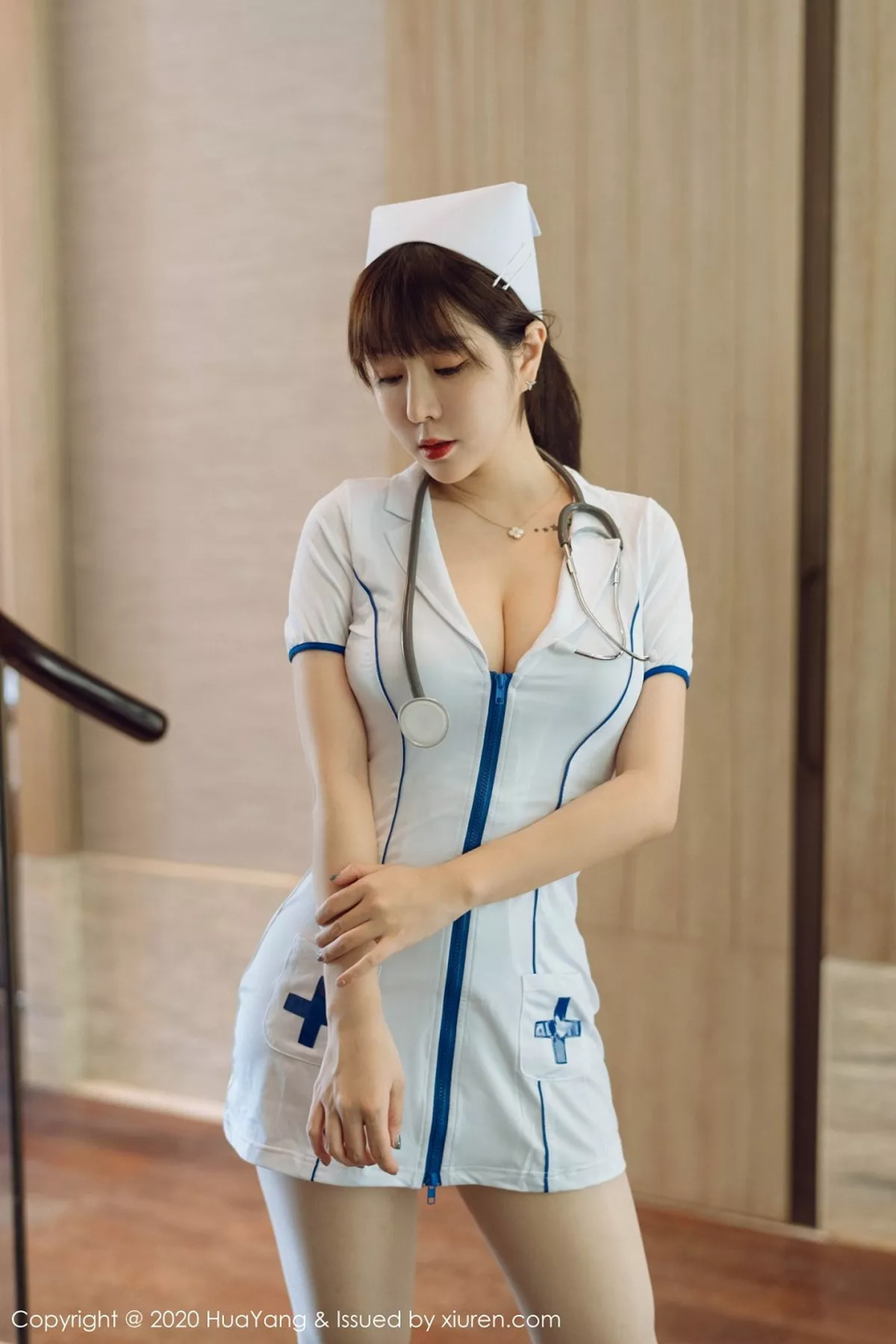 秀人集.com_[HuaYang花漾]Vol.330_女神王雨纯西双版纳旅拍性感护士装配开档肉丝裤袜撩人诱惑写真102P