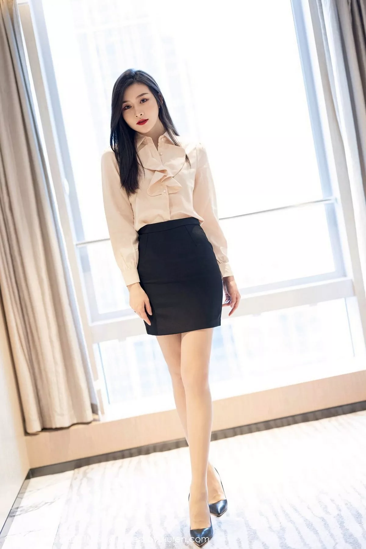 秀人集.com_[IMISS爱蜜社]Vol.528_气质美女Vanessa经典职场制服主题沙发上性感内衣完美诱惑写真71P