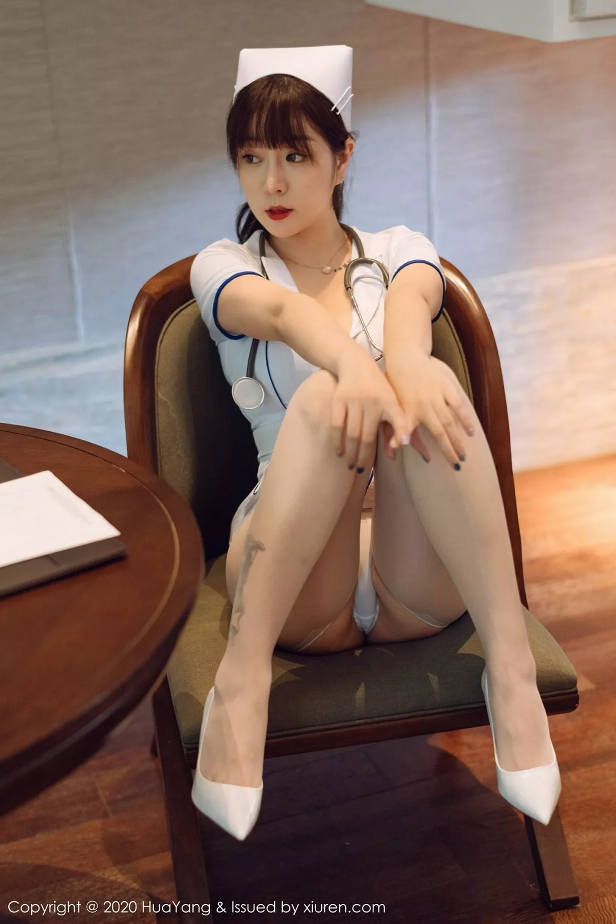 秀人集.com_[HuaYang花漾]Vol.330_女神王雨纯西双版纳旅拍性感护士装配开档肉丝裤袜撩人诱惑写真102P