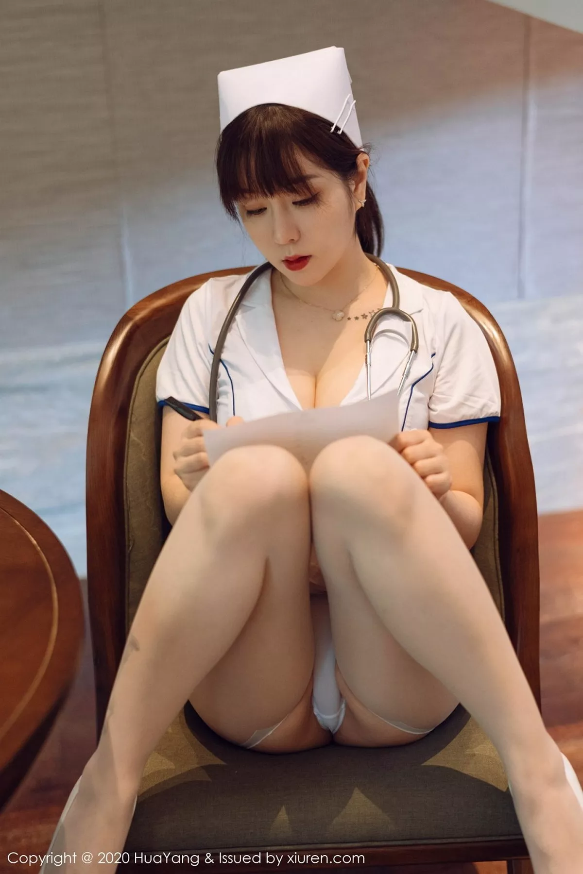 秀人集.com_[HuaYang花漾]Vol.330_女神王雨纯西双版纳旅拍性感护士装配开档肉丝裤袜撩人诱惑写真102P