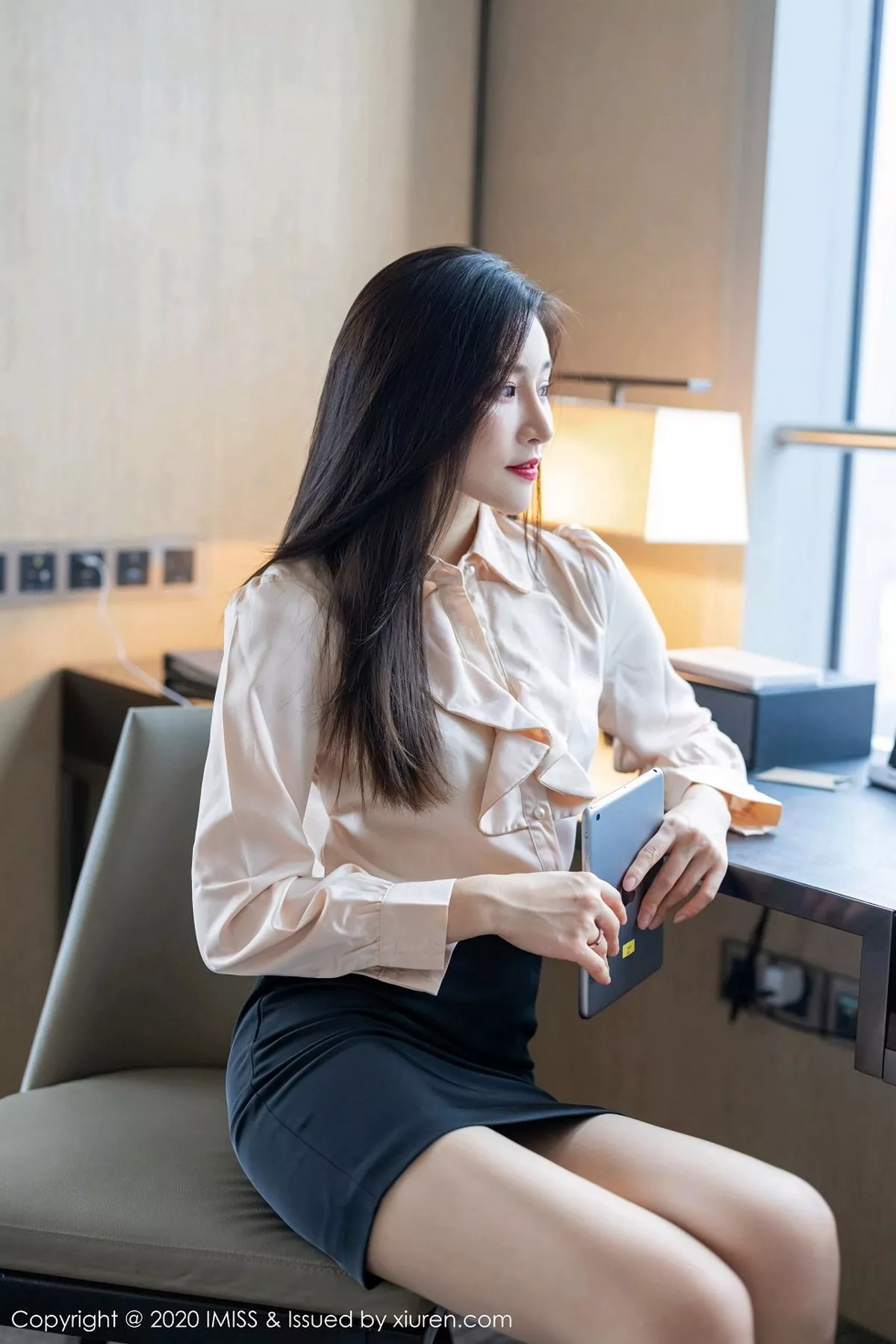 秀人集.com_[IMISS爱蜜社]Vol.528_气质美女Vanessa经典职场制服主题沙发上性感内衣完美诱惑写真71P