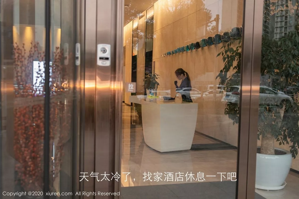 秀人集.com_[XiuRen秀人网]No.2847_嫩模鱼子酱Fish酒店前台误操作主题私房黑色蕾丝内衣诱惑写真68P