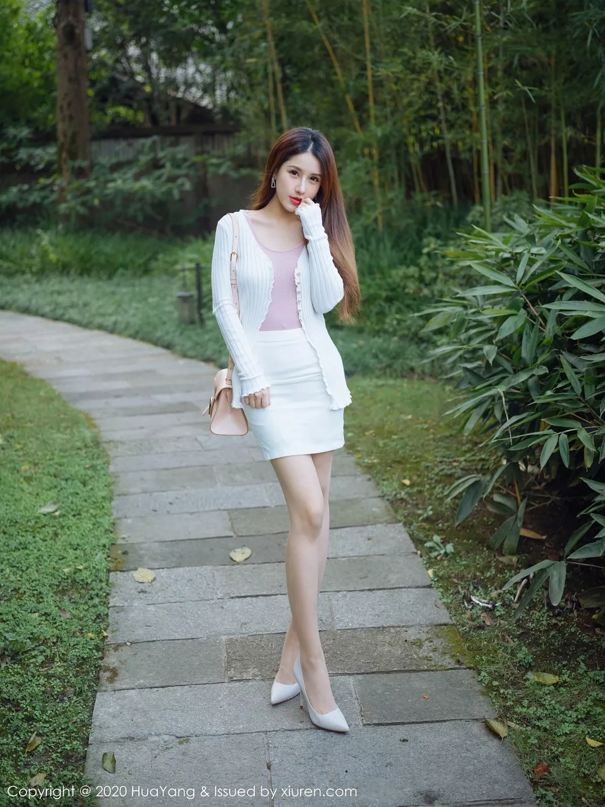 秀人集.com_[HuaYang花漾]Vol.332_嫩模徐安安杭州旅拍紫色轻透服饰配肉丝裤袜秀完美身材诱惑写真51P