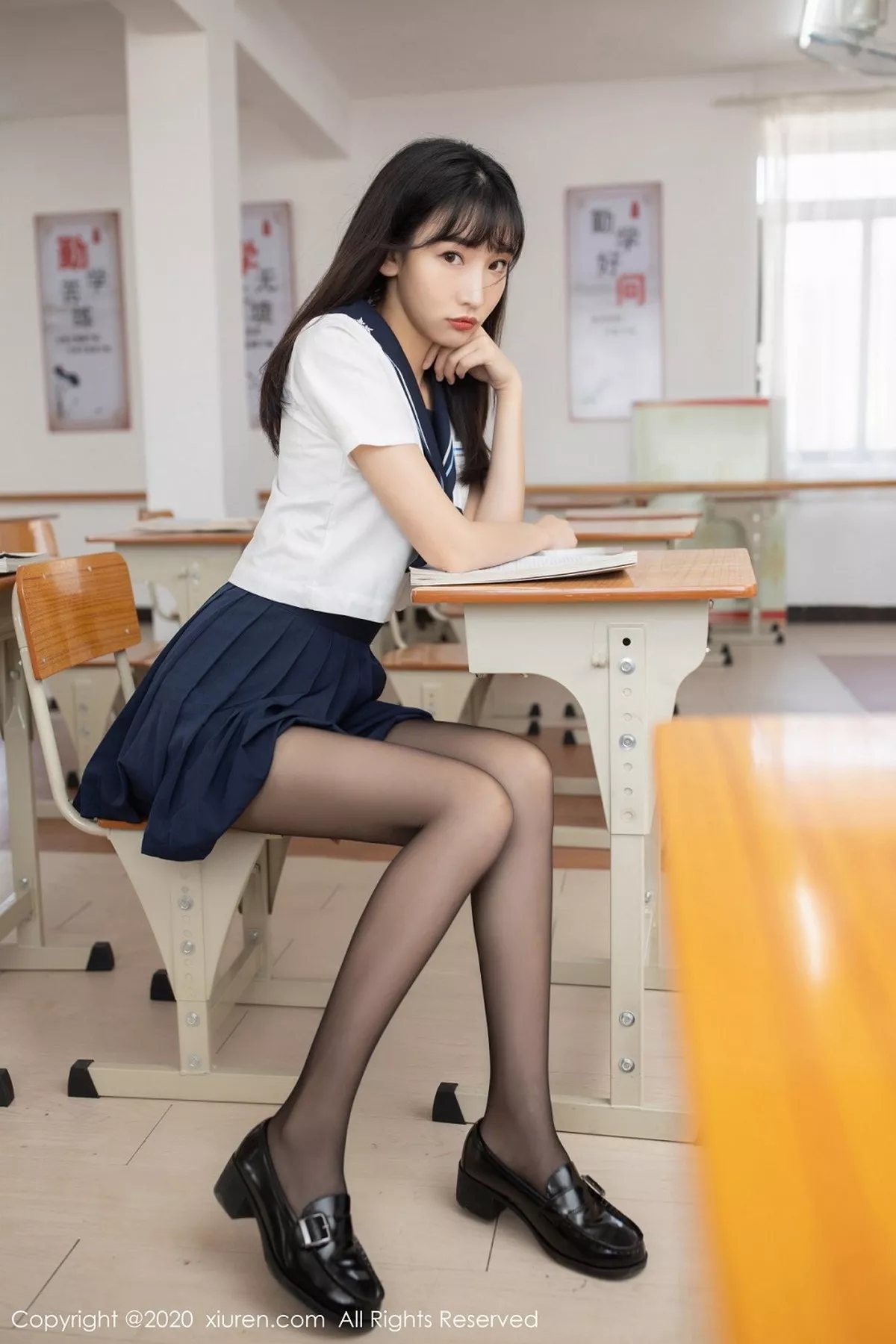 秀人集.com_[XiuRen秀人网]No.2856_嫩模陆萱萱逃学威龙剧情主题无内黑丝裤袜秀翘臀屁沟诱惑写真63P