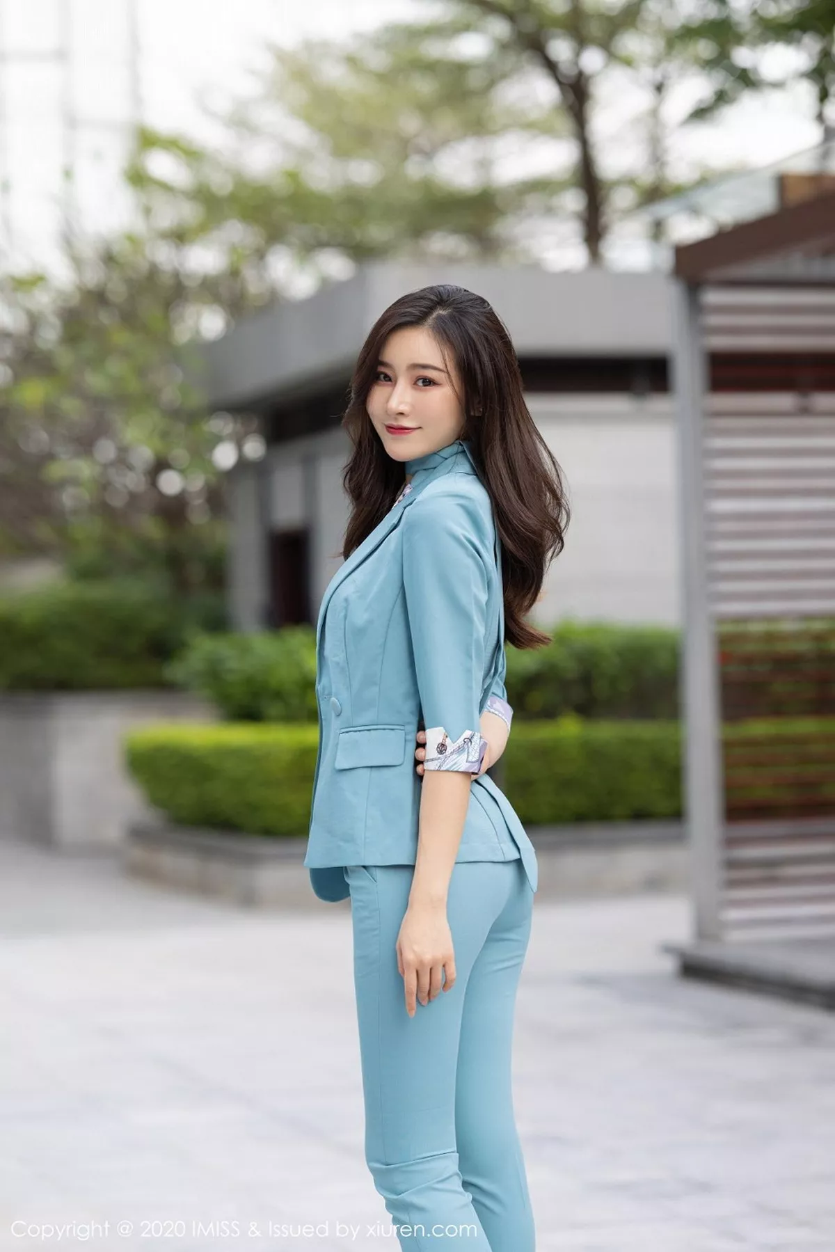 秀人集.com_[IMISS爱蜜社]Vol.532_气质美女Vanessa浅蓝典雅职业装半脱露性感内衣撩人诱惑写真48P