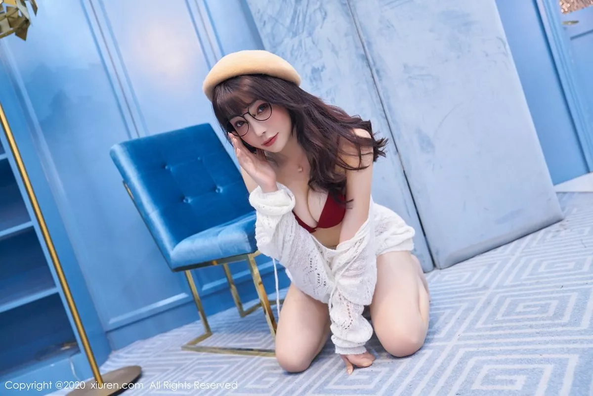 秀人集.com_[XiuRen秀人网]No.2859_女神芝芝Booty草帽眼镜OL主题性感红色内衣配肉丝裤袜诱惑写真84P