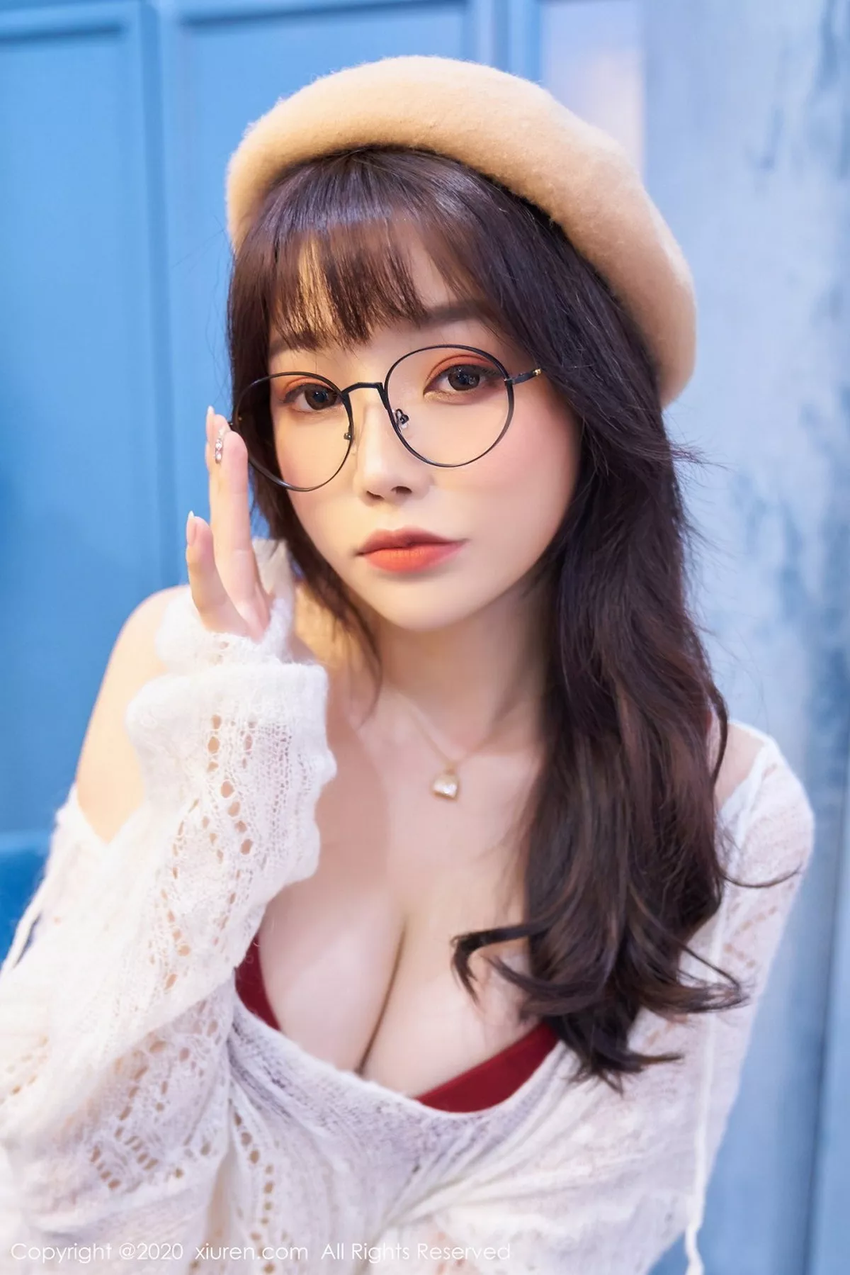 秀人集.com_[XiuRen秀人网]No.2859_女神芝芝Booty草帽眼镜OL主题性感红色内衣配肉丝裤袜诱惑写真84P