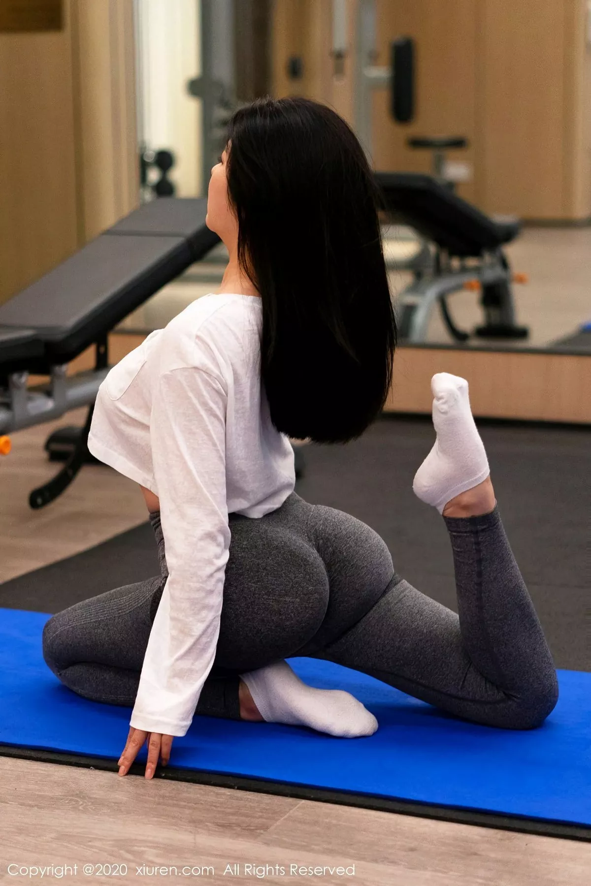 秀人集.com_[XiuRen秀人网]No.2863_女神娜露Selena健身房性感紧身衣秀凹凸身材丰乳肥臀诱惑写真50P