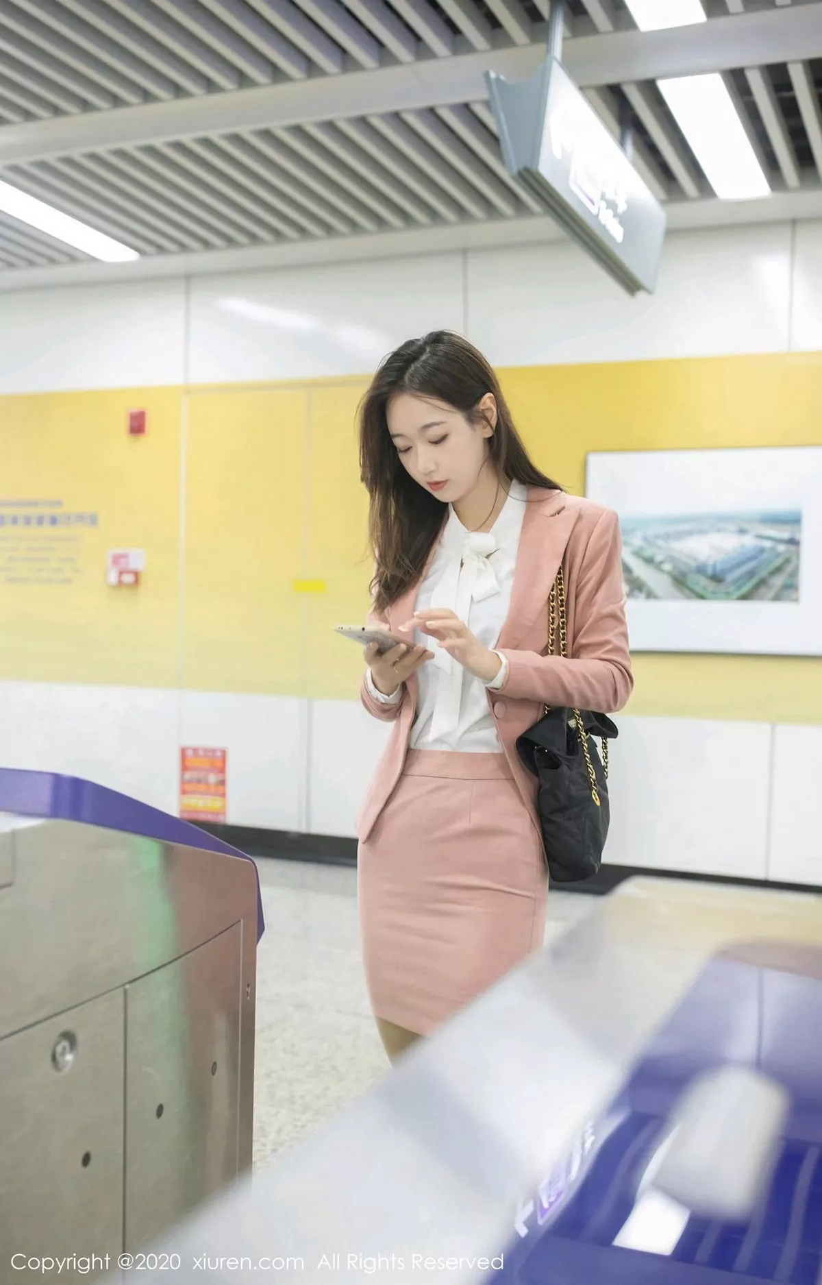 秀人集.com_[XiuRen秀人网]No.2865_嫩模唐安琪地铁学妹系列主题性感内衣配开档肉丝裤袜诱惑写真62P