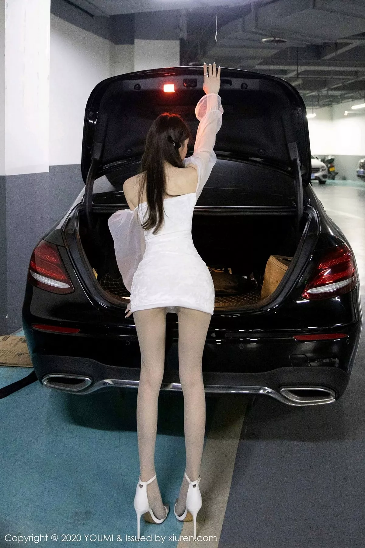 秀人集.com_[YouMi尤蜜荟]Vol.570_女神周于希Sandy洁白轻透服饰半脱秀豪乳翘臀撩人诱惑写真58P