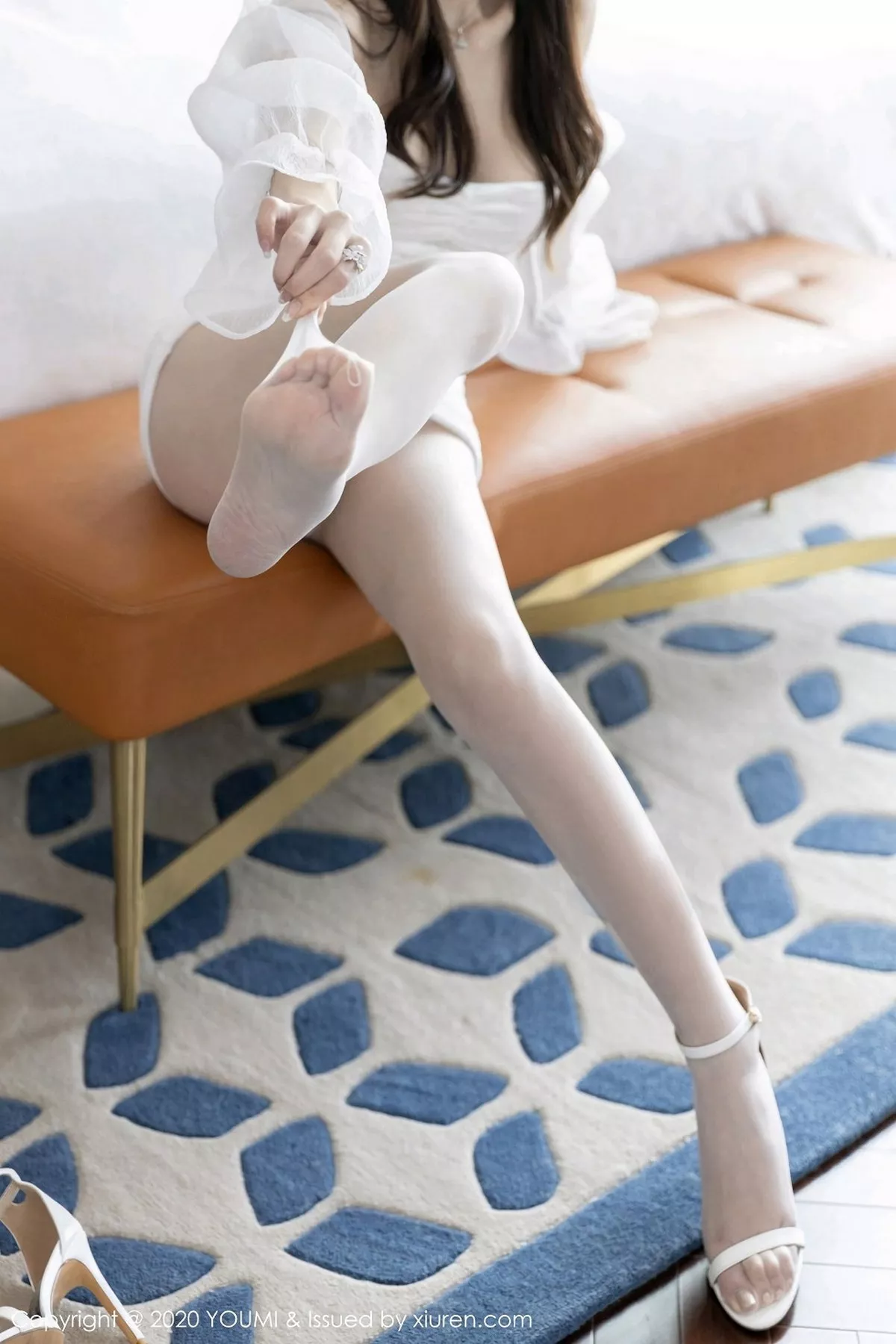 秀人集.com_[YouMi尤蜜荟]Vol.570_女神周于希Sandy洁白轻透服饰半脱秀豪乳翘臀撩人诱惑写真58P