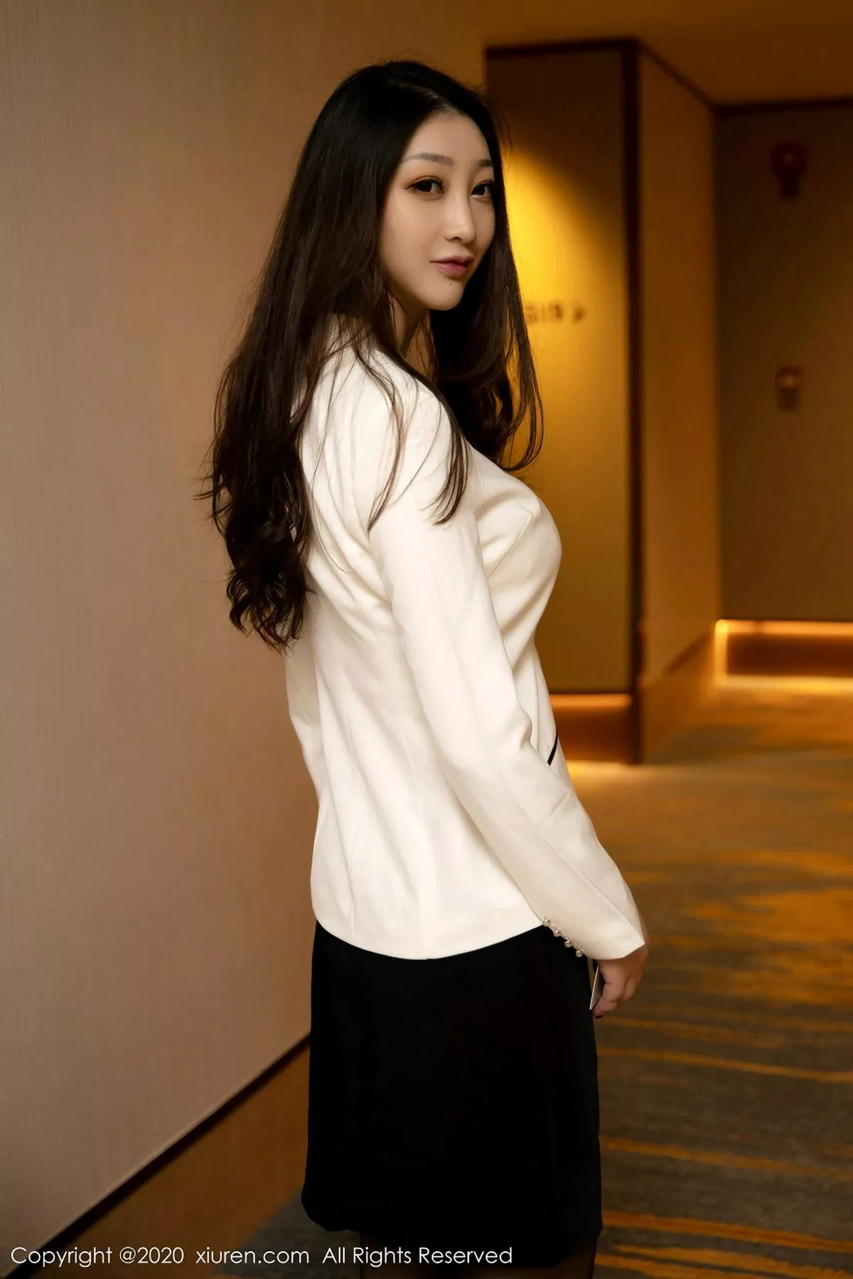 秀人集.com_[XiuRen秀人网]No.2880_女神妲己_Toxic洁白动人制服主题床上性感内衣配黑丝裤袜诱惑写真56P