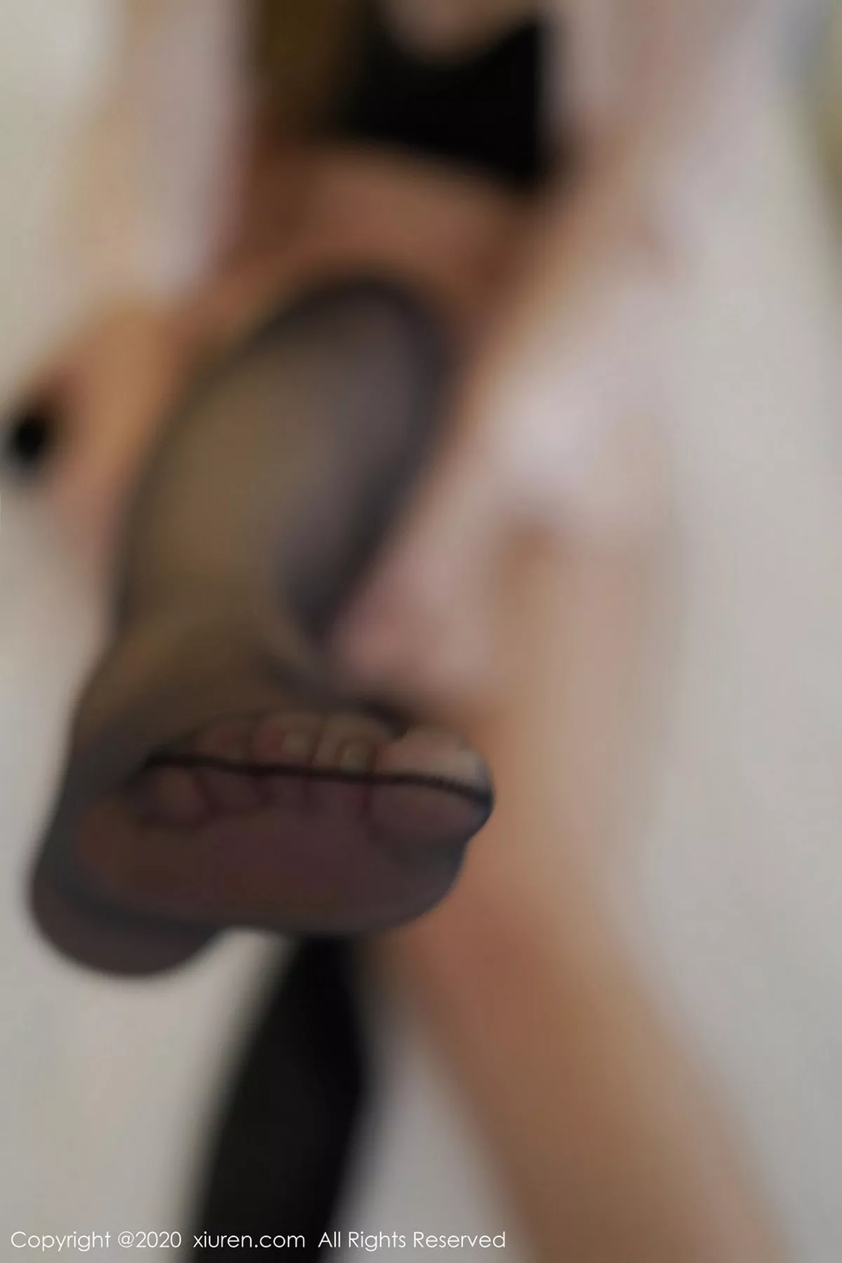 秀人集.com_[XiuRen秀人网]No.2889_新人模特Isabelle贵贵私房职场制服半脱露开档黑丝裤袜诱惑写真54P