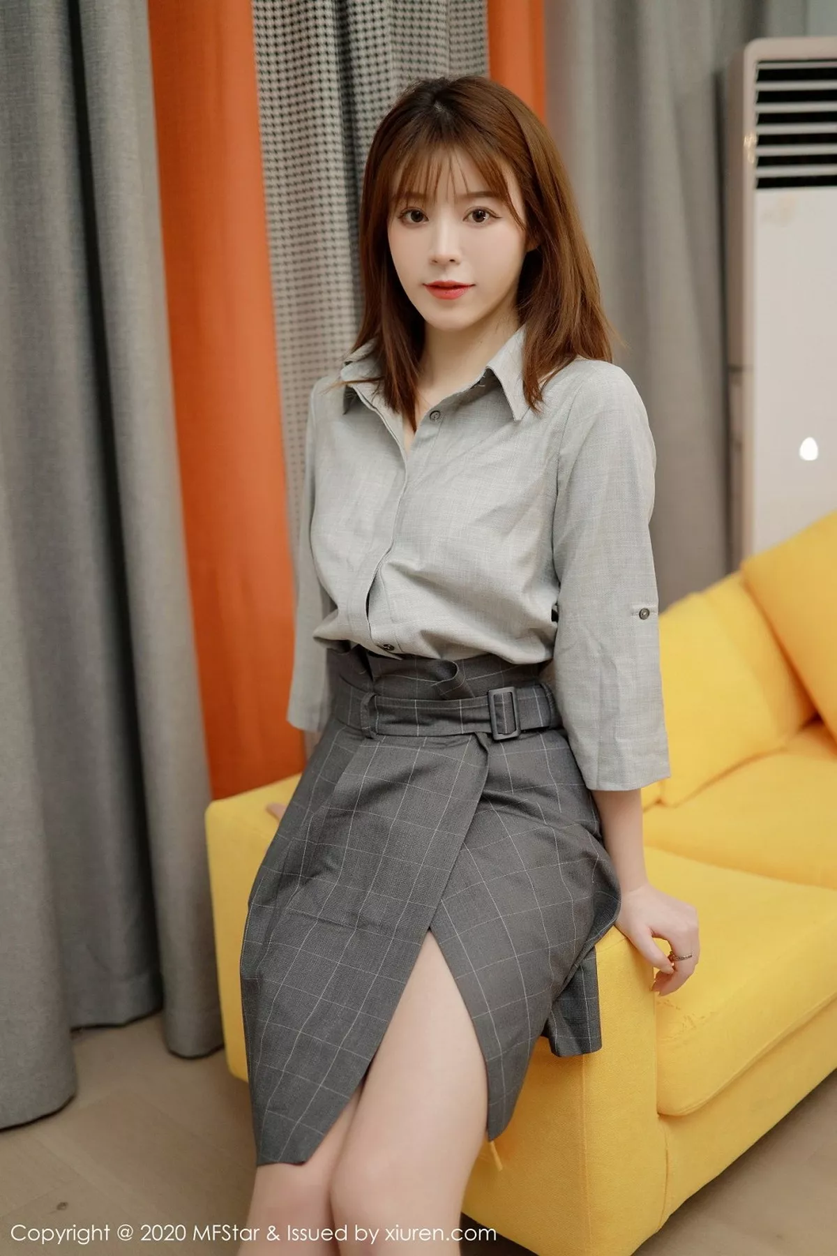 秀人集.com_[MFStar模范学院]Vol.424_嫩模Yoo优优四川旅拍灰色职场制服半脱露性感内衣诱惑写真60P