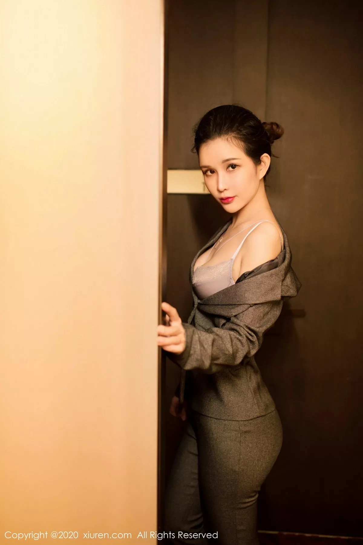 秀人集.com_[XiuRen秀人网]No.2896_嫩模张雨萌私房性感内衣配超薄肉丝裤袜半脱秀火辣身材诱惑写真45P