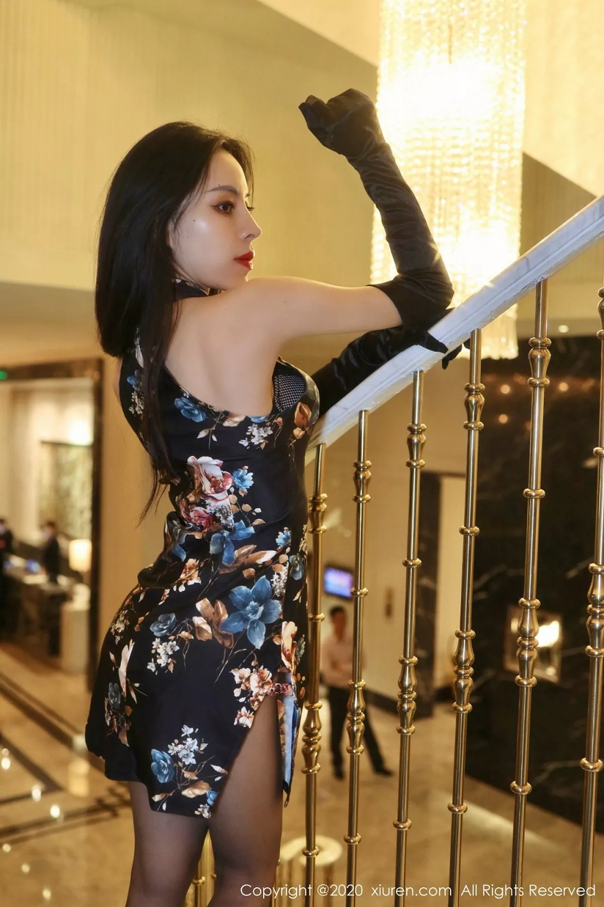 秀人集.com_[XiuRen秀人网]No.2897_嫩模Riri617私房古韵旗袍配黑丝裤袜秀翘臀美腿极致魅惑写真72P