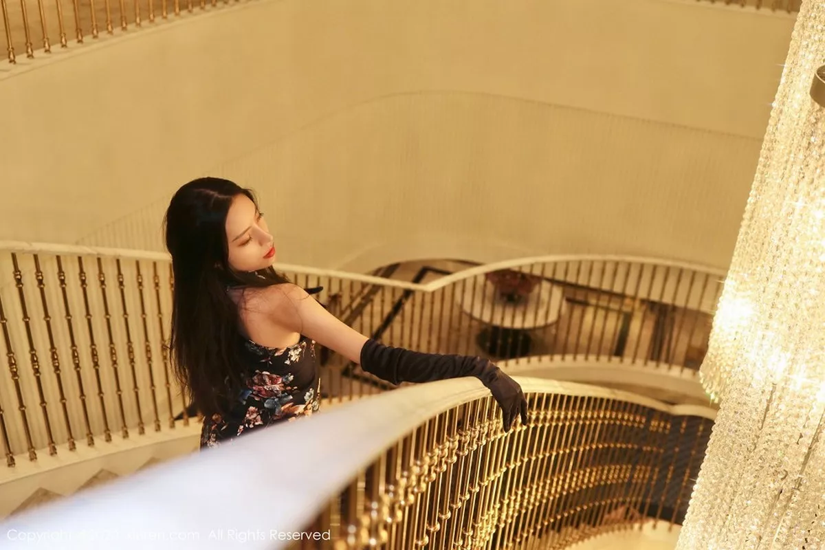 秀人集.com_[XiuRen秀人网]No.2897_嫩模Riri617私房古韵旗袍配黑丝裤袜秀翘臀美腿极致魅惑写真72P