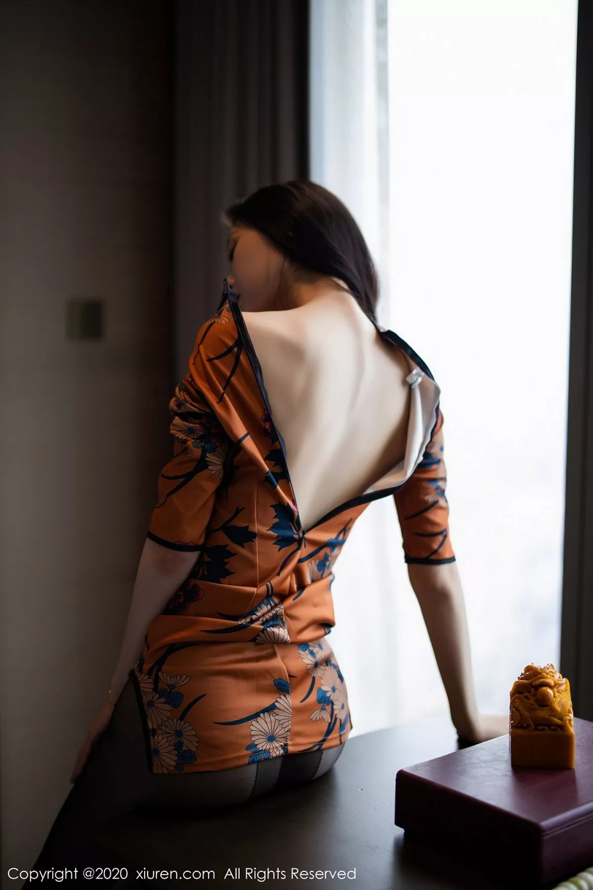 秀人集.com_[XiuRen秀人网]No.2899_嫩模梦心月心愿旅拍古韵旗袍配无内黑丝裤袜秀翘臀极致魅惑写真122P