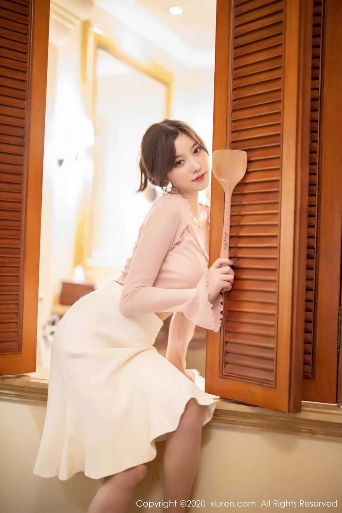 秀人集.com_[XiuRen秀人网]No.2905_女神杨晨晨sugar居家私房娇妻主题粉色内衣秀完美身材诱惑写真70P