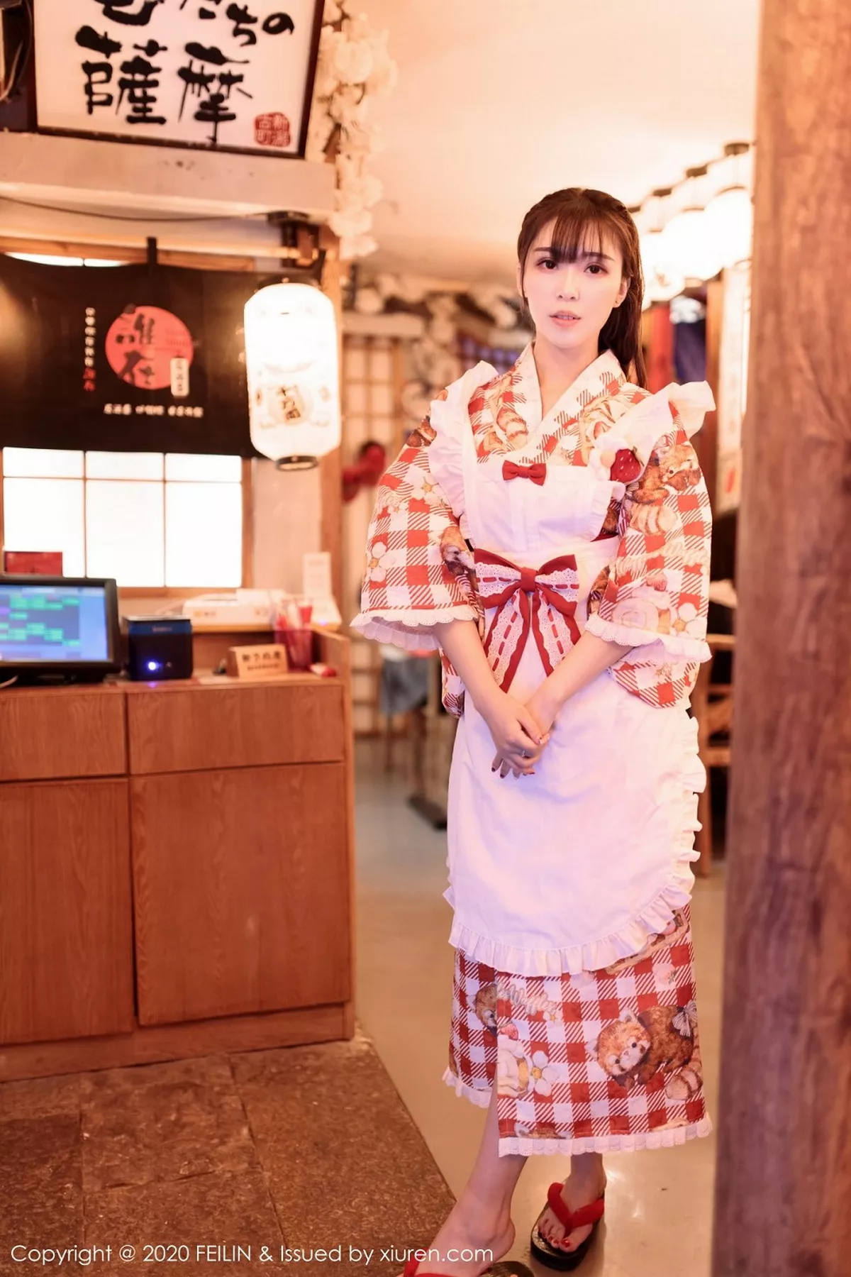 秀人集.com_[FeiLin嗲囡囡]VOL.360_嫩模小波多私房日系风团花锦簇半脱秀凹凸身材诱惑写真50P