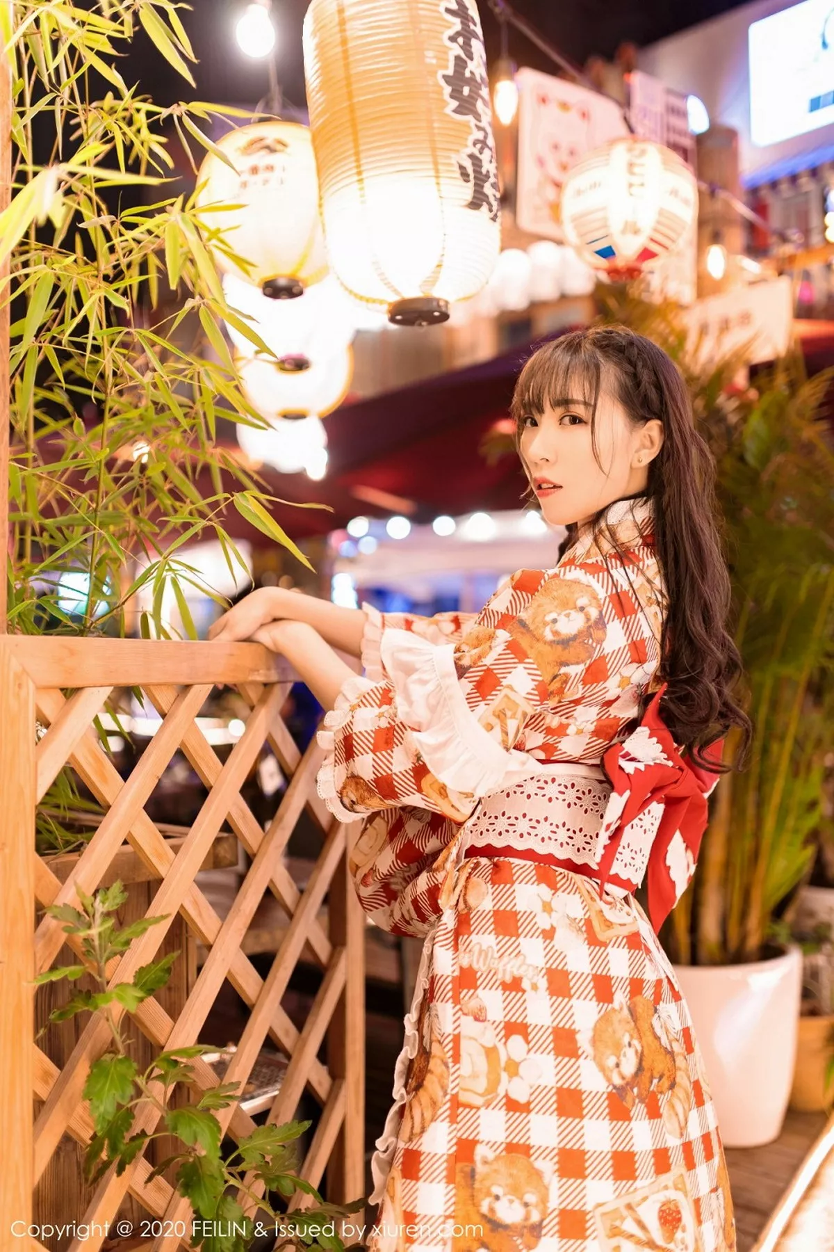 秀人集.com_[FeiLin嗲囡囡]VOL.360_嫩模小波多私房日系风团花锦簇半脱秀凹凸身材诱惑写真50P