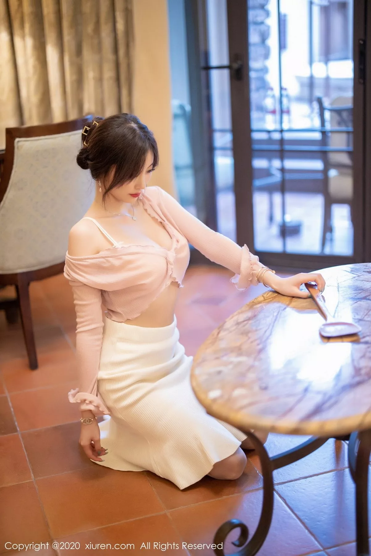 秀人集.com_[XiuRen秀人网]No.2905_女神杨晨晨sugar居家私房娇妻主题粉色内衣秀完美身材诱惑写真70P