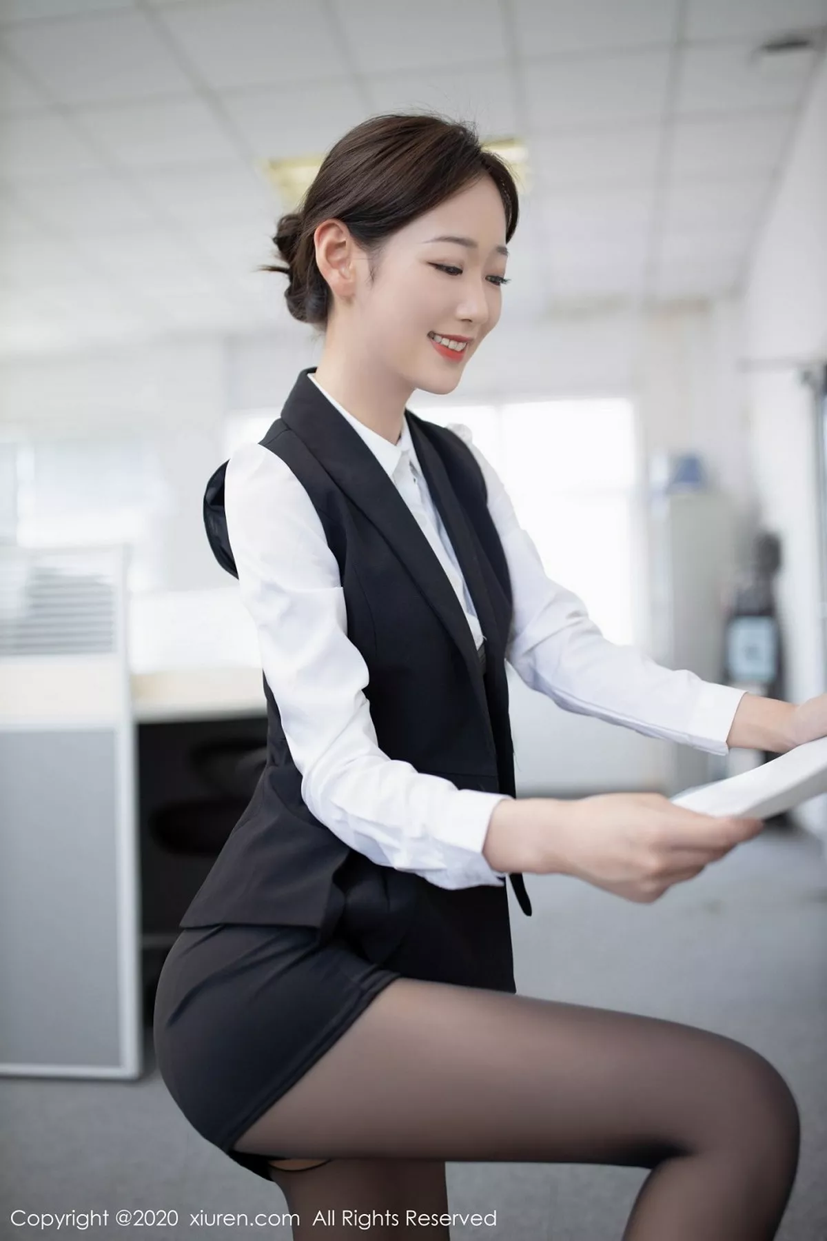秀人集.com_[XiuRen秀人网]No.2795_嫩模唐安琪办公室职员主题半脱露开档黑丝裤袜秀翘臀诱惑写真55P