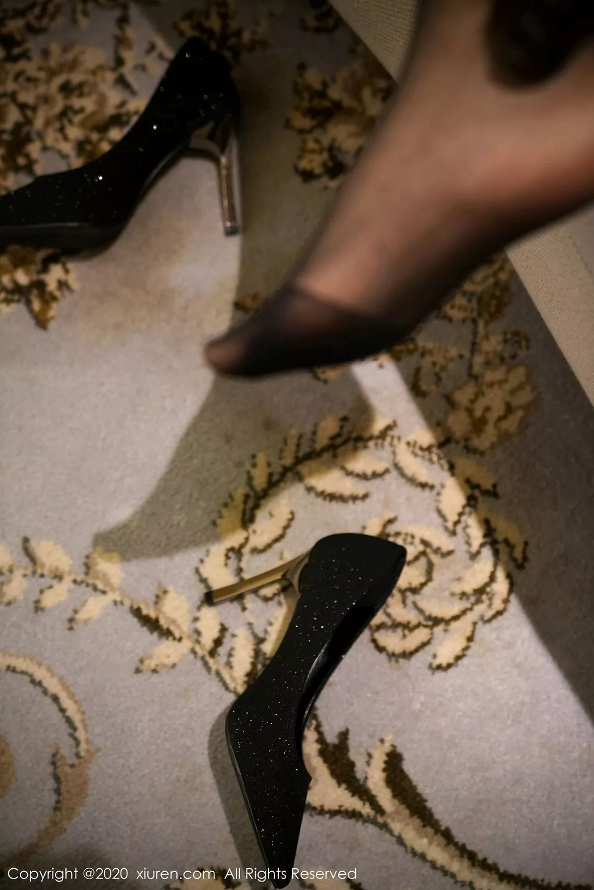 秀人集.com_[XiuRen秀人网]No.2798_女神冯木木LRIS私房黑色情趣内衣半脱黑丝裤袜秀翘臀诱惑写真56P