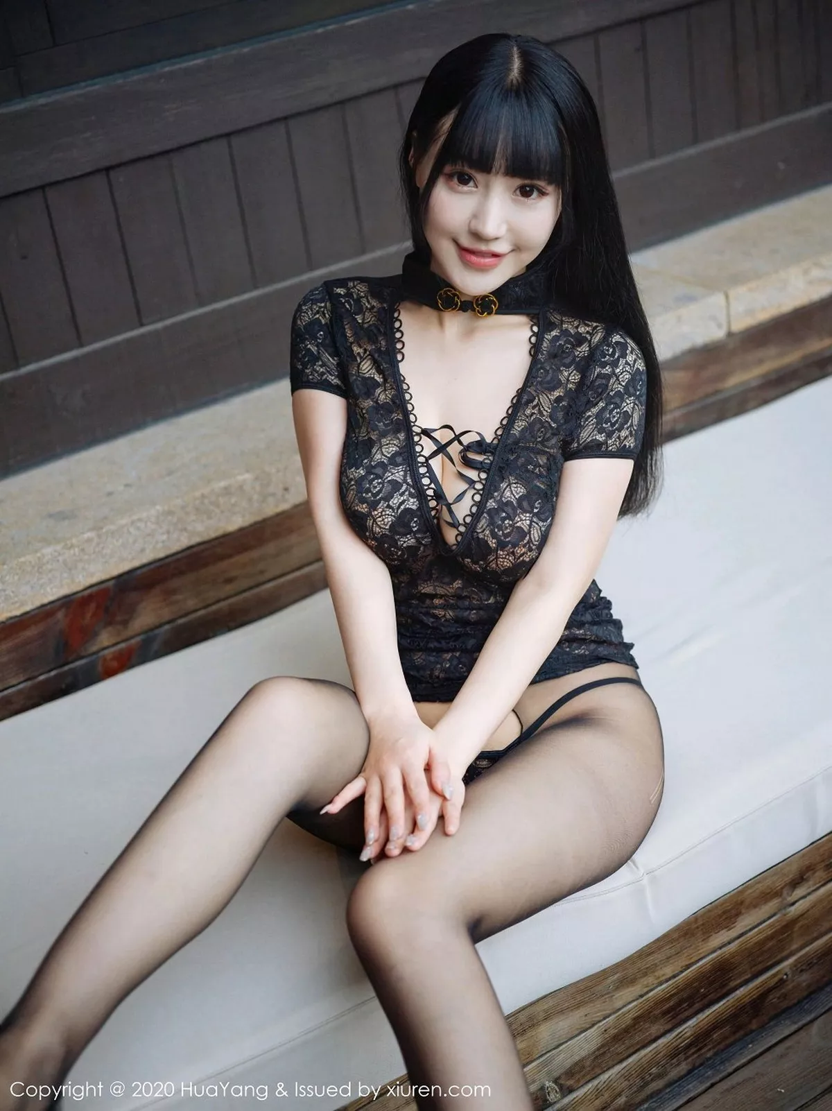 秀人集.com_[HuaYang花漾]Vol.324_女神朱可儿Flower杭州旅拍开档黑丝裤袜秀翘臀极致诱惑写真52P