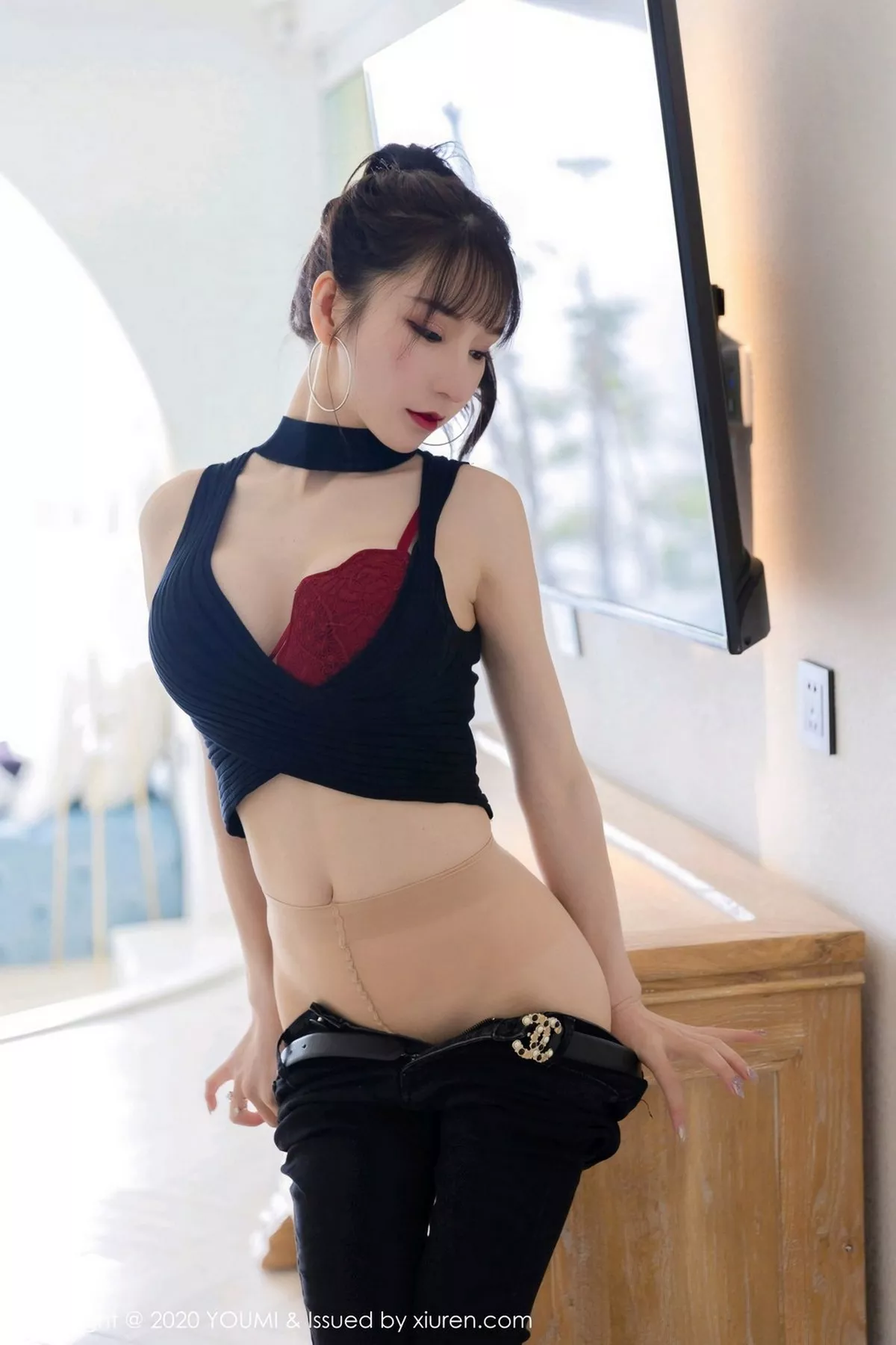 秀人集.com_[YouMi尤蜜荟]Vol.578_女神周于希Sandy大理旅拍私房无内肉丝裤袜秀翘臀诱惑写真43P