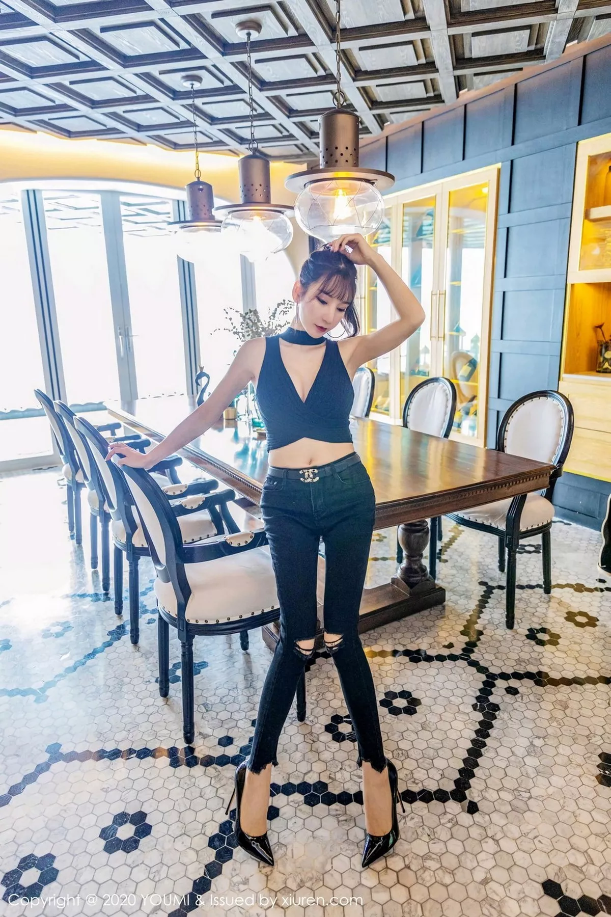 秀人集.com_[YouMi尤蜜荟]Vol.578_女神周于希Sandy大理旅拍私房无内肉丝裤袜秀翘臀诱惑写真43P