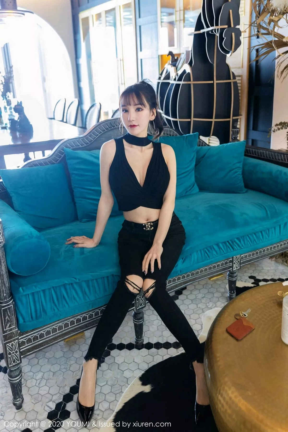 秀人集.com_[YouMi尤蜜荟]Vol.578_女神周于希Sandy大理旅拍私房无内肉丝裤袜秀翘臀诱惑写真43P