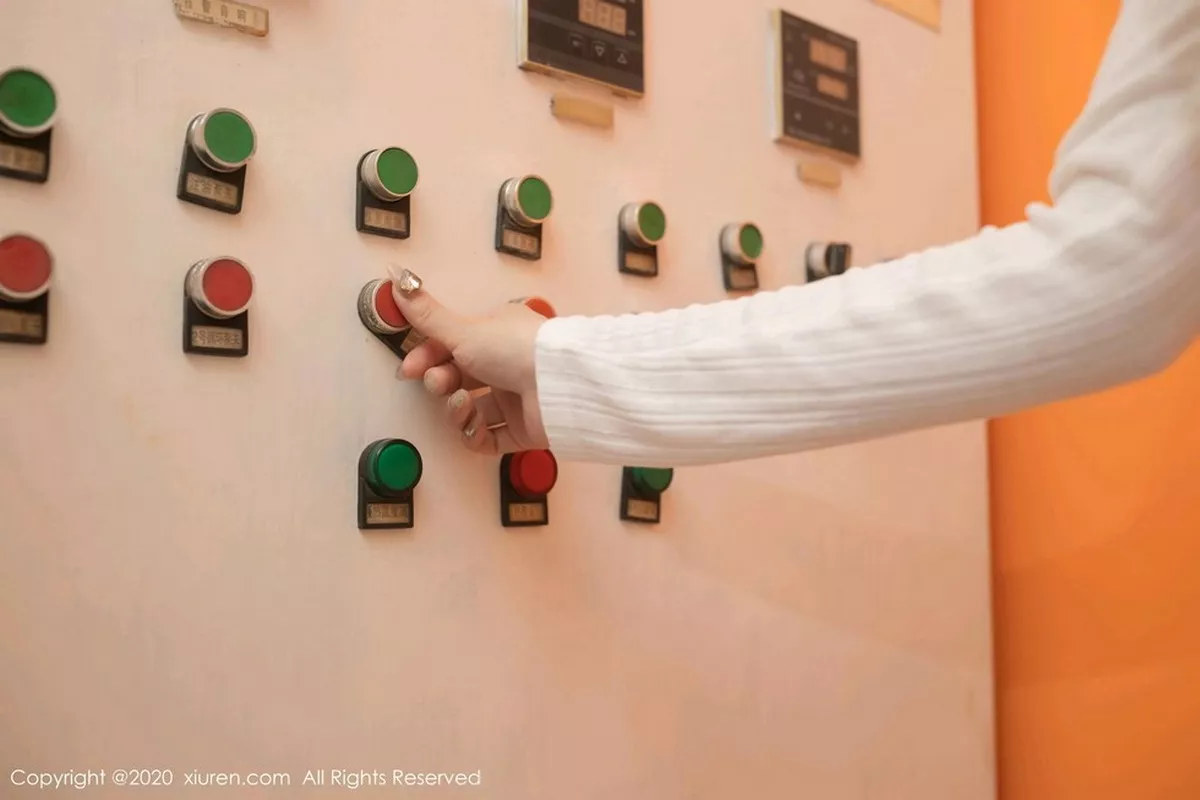 秀人集.com_[XiuRen秀人网]No.2943_嫩模安然Maleah洗衣房老板主题私房半脱露性感内衣撩人诱惑写真66P