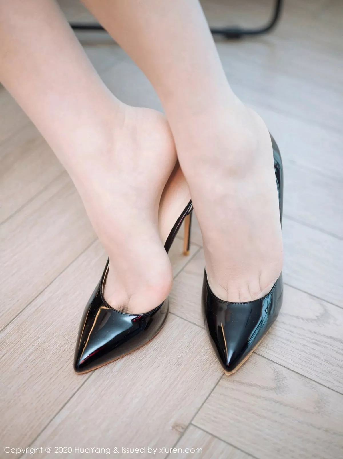 秀人集.com_[HuaYang花漾]Vol.341_嫩模凯竹华丽典雅吊裙半脱露性感内衣肉丝裤袜诱惑写真41P