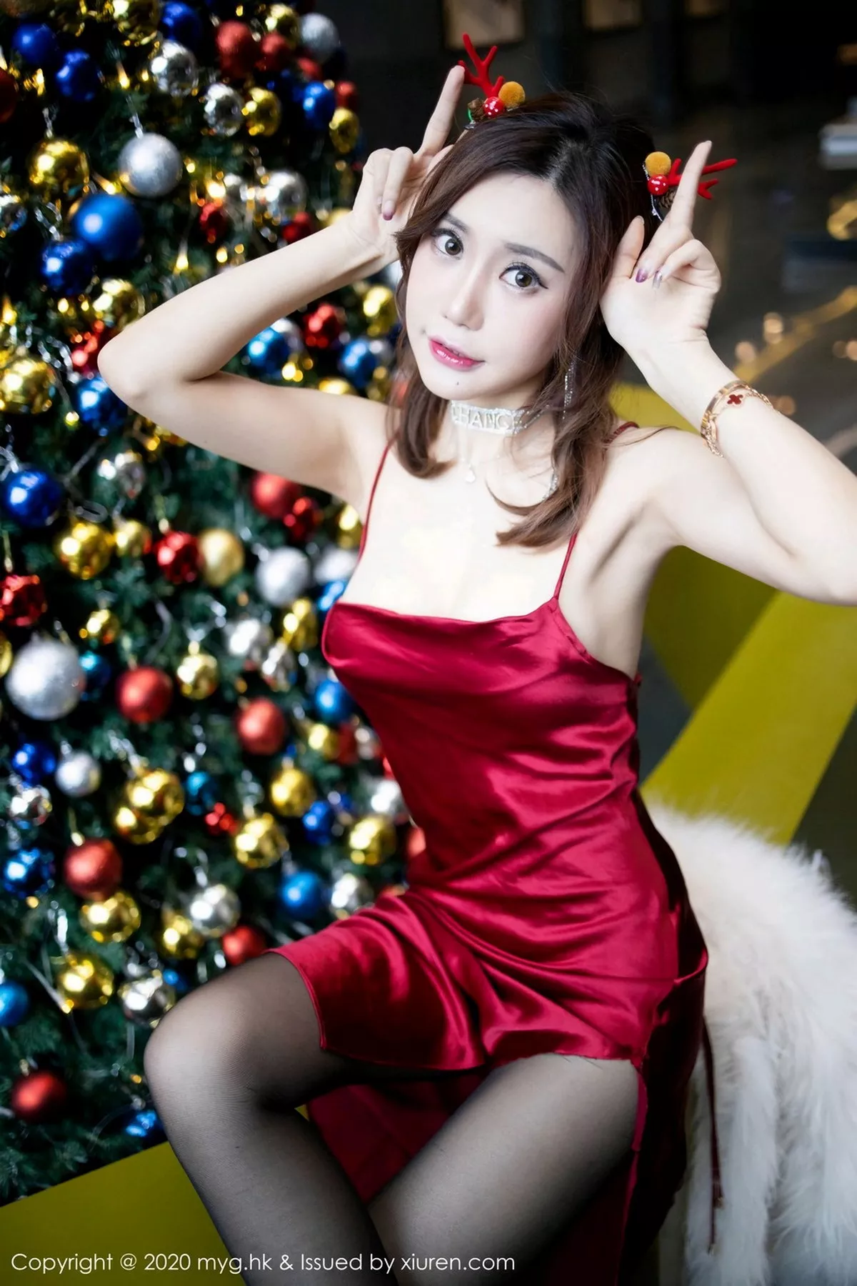 秀人集.com_[MyGirl美媛馆]Vol.471_女神绮里嘉ula圣诞主题私房半脱露无内黑丝裤袜诱惑写真74P