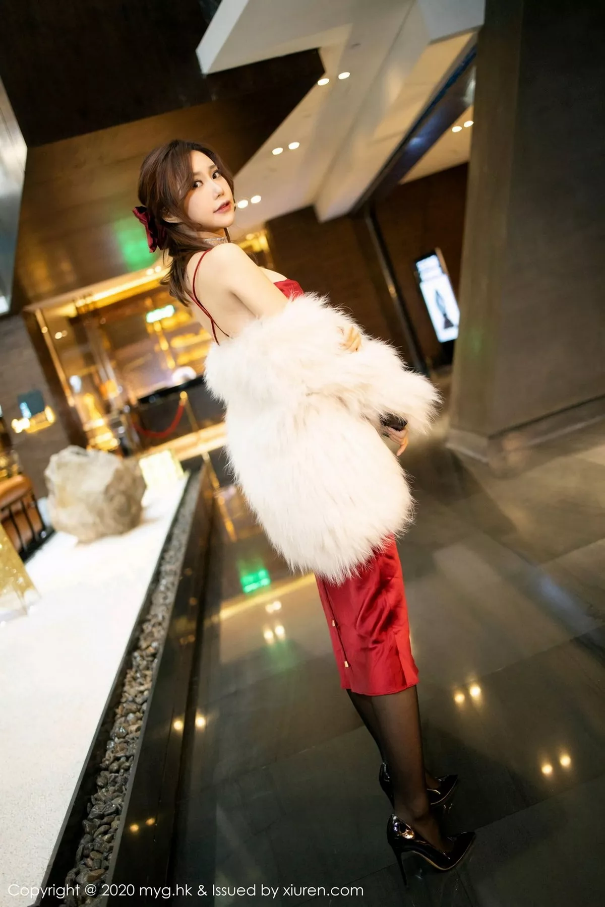 秀人集.com_[MyGirl美媛馆]Vol.471_女神绮里嘉ula圣诞主题私房半脱露无内黑丝裤袜诱惑写真74P