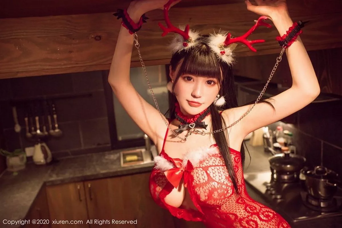 秀人集.com_[XiuRen秀人网]No.2940_女神朱可儿Flower圣诞主题开档连体红丝缕空秀火辣身材诱惑写真50P