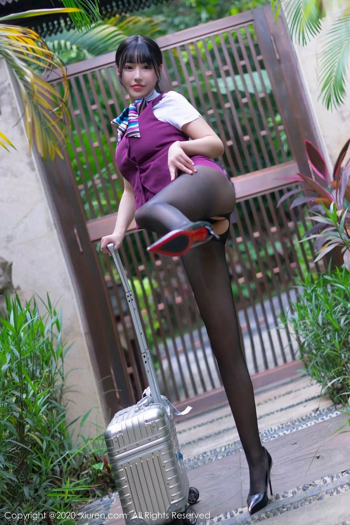 秀人集.com_[XiuRen秀人网]No.2953_女神朱可儿Flower西双版纳旅拍脱空乘制服秀豪乳翘臀撩人诱惑写真50P