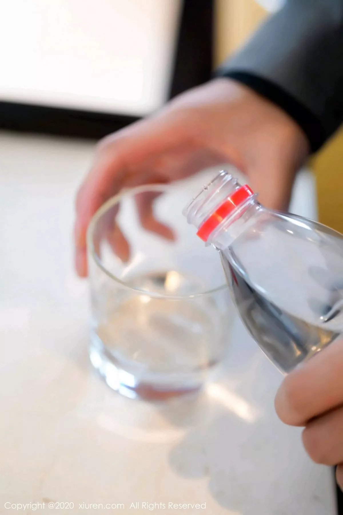 秀人集.com_[XiuRen秀人网]No.2952_女神周于希Sandy酒店真实场景主题床上黑色情趣内衣诱惑写真100P