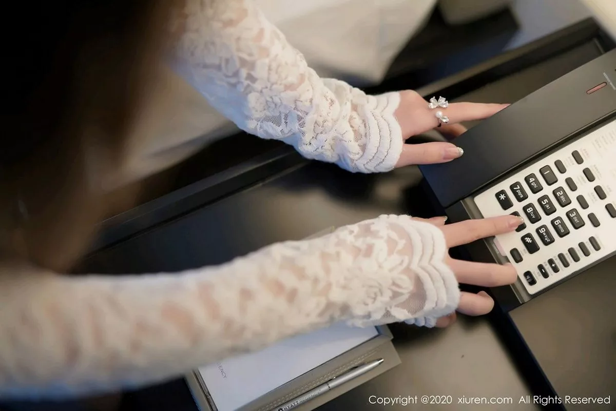 秀人集.com_[XiuRen秀人网]No.2952_女神周于希Sandy酒店真实场景主题床上黑色情趣内衣诱惑写真100P