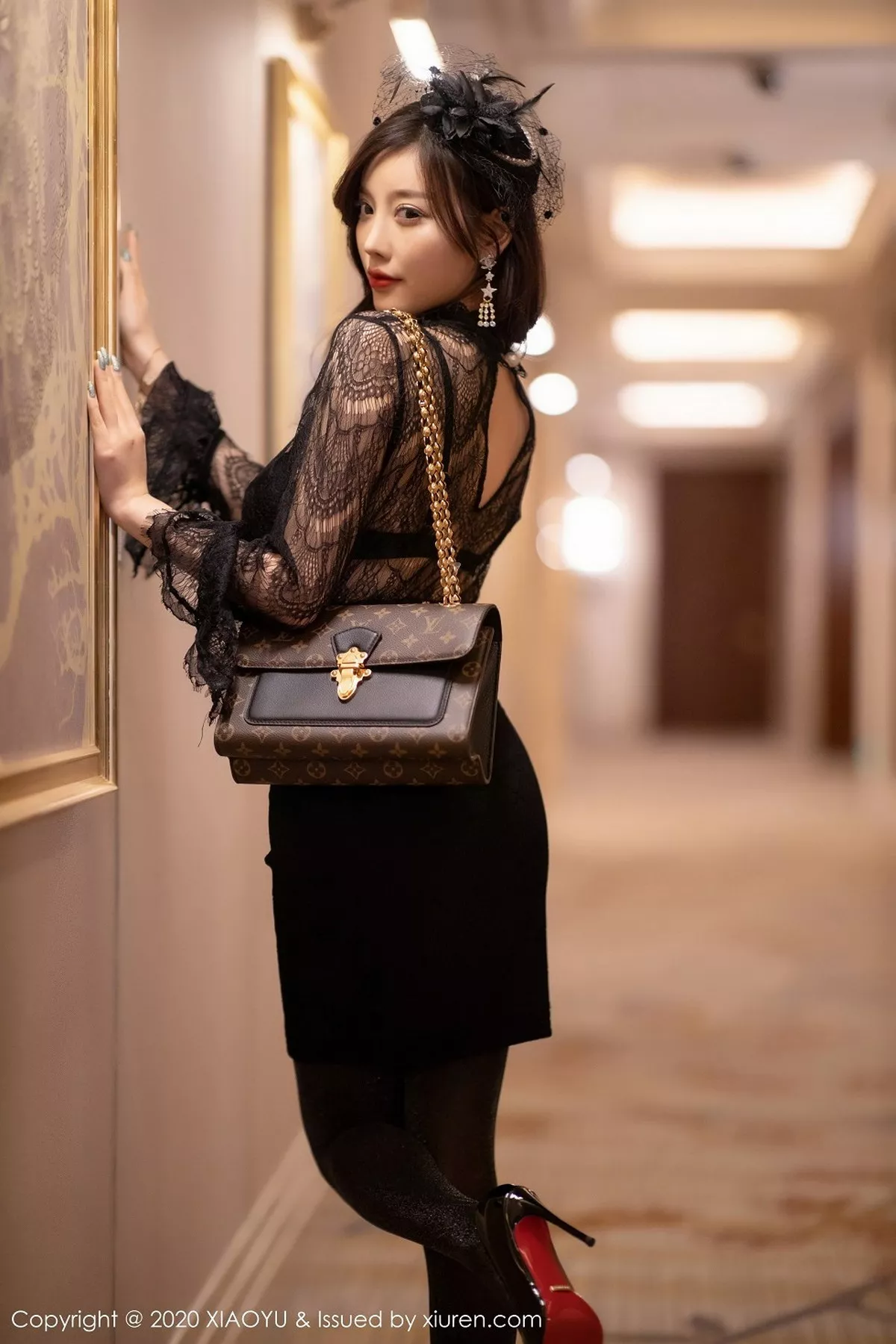 秀人集.com_[XiaoYu画语界]Vol.442_女神杨晨晨sugar成都旅拍黑色情趣内衣配黑丝裤袜诱惑写真75P