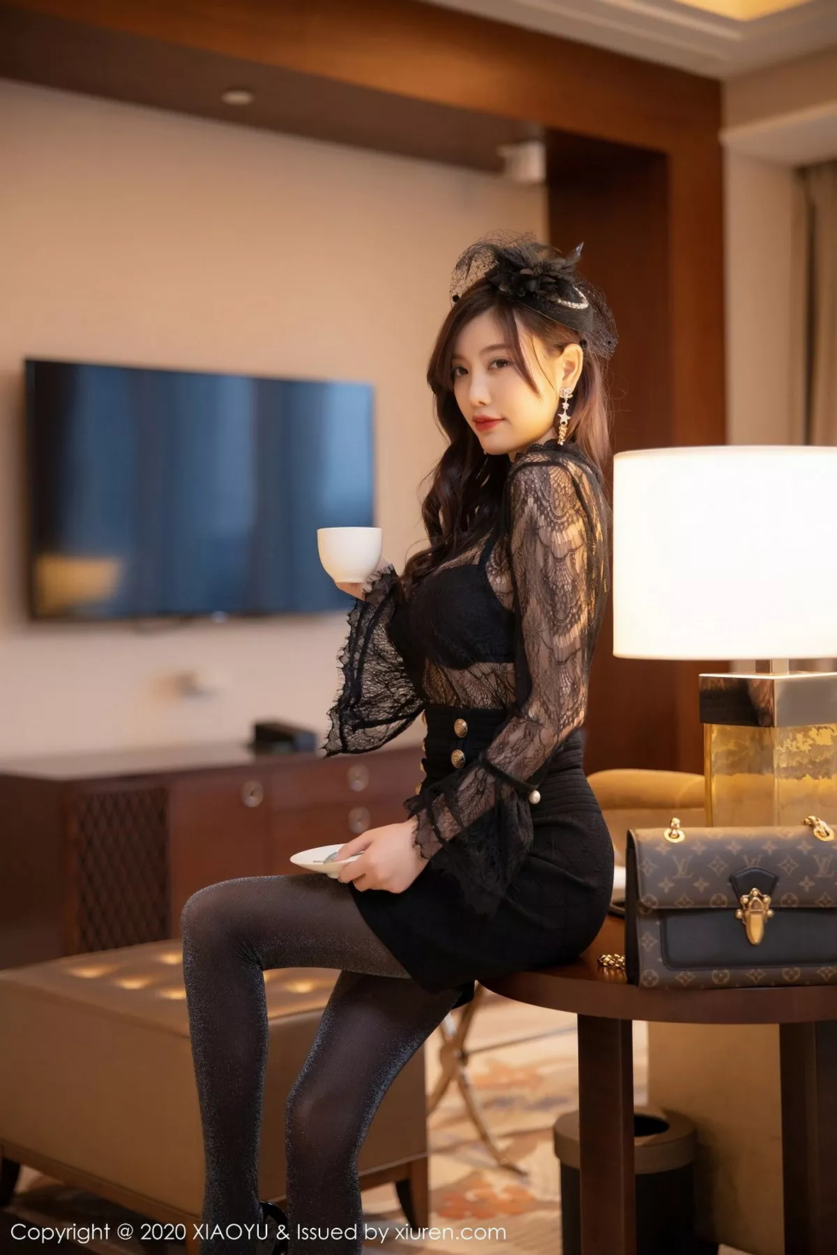 秀人集.com_[XiaoYu画语界]Vol.442_女神杨晨晨sugar成都旅拍黑色情趣内衣配黑丝裤袜诱惑写真75P