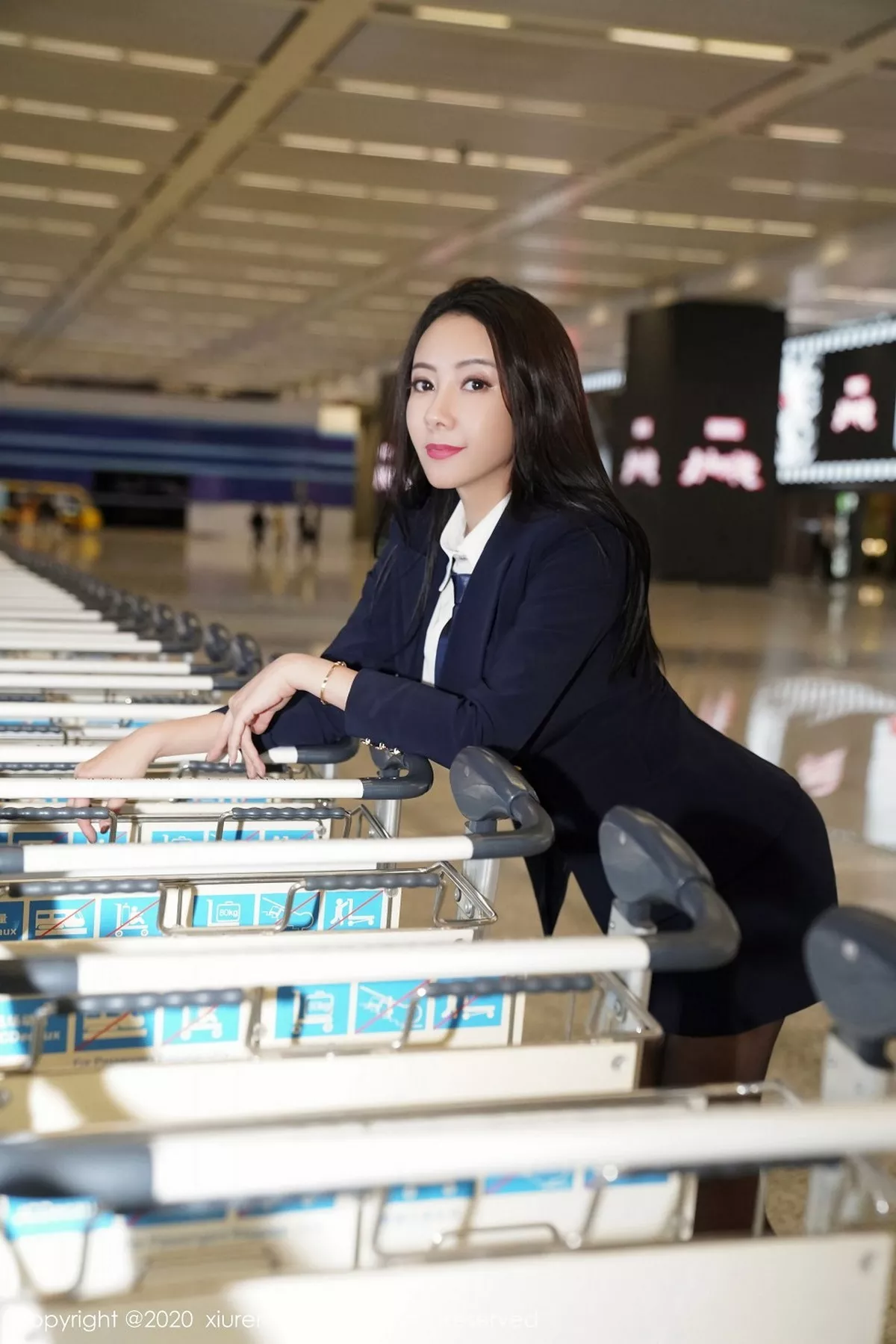 秀人集.com_[XiuRen秀人网]No.2961_嫩模果儿Victoria＆葛征空姐职业制服主题秀魔鬼身材魅惑写真82P