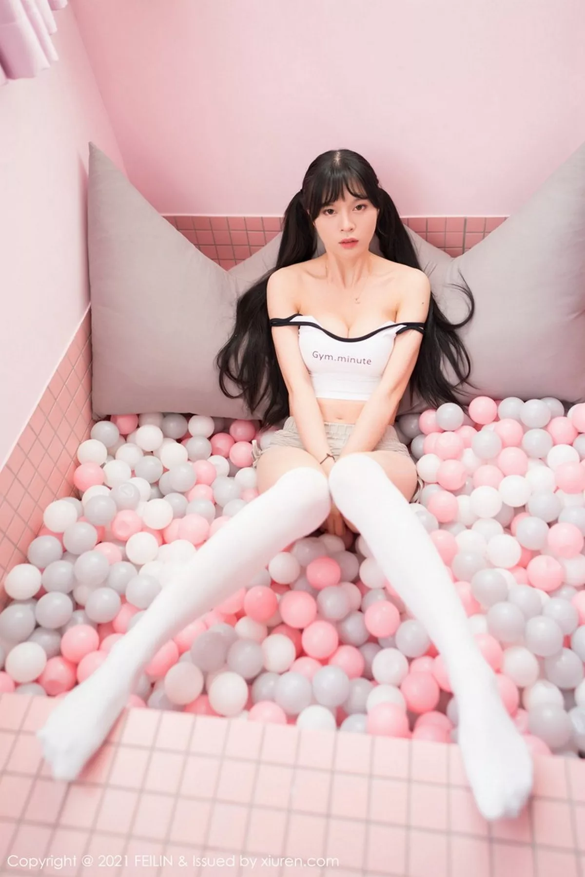 秀人集.com_[FeiLin嗲囡囡]VOL.364_嫩模桃香子私房波波池白色抹胸内衣半撩露豪乳诱惑写真40P