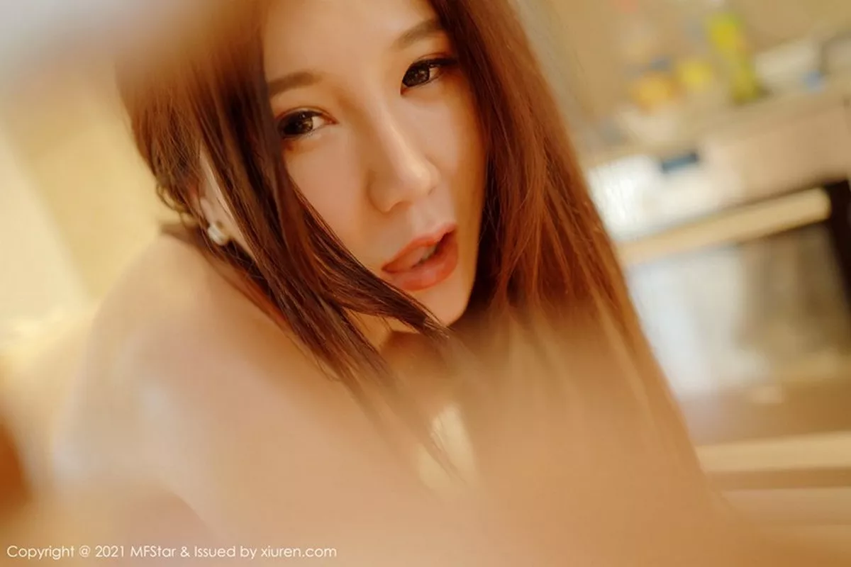 秀人集.com_[MFStar模范学院]Vol.432_嫩模顾桥楠三亚旅拍白色女仆装配白丝吊袜秀丰乳肥臀诱惑写真46P