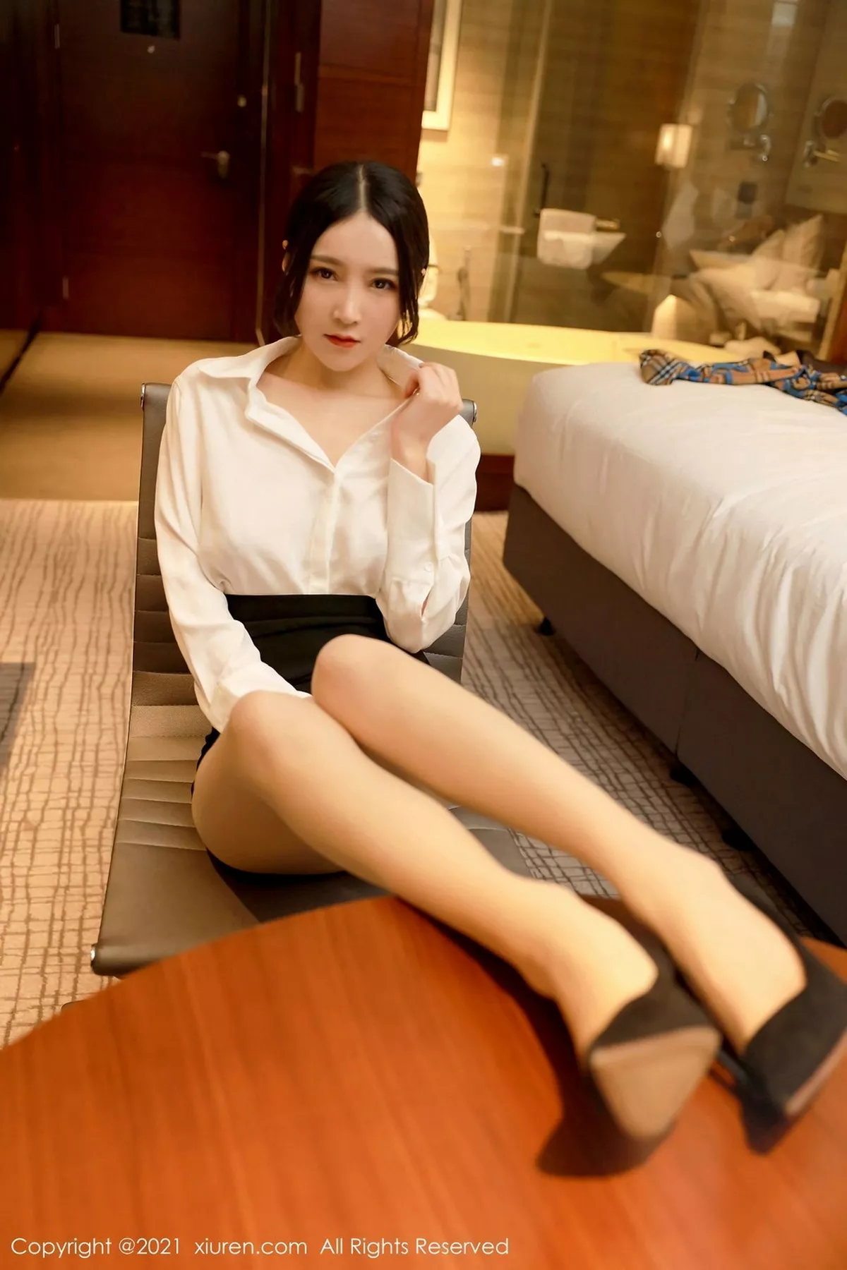 秀人集.com_[XiuRen秀人网]No.2969_嫩模林煊煊真空白衬衫配无内肉丝裤袜秀豪乳翘臀撩人诱惑写真34P